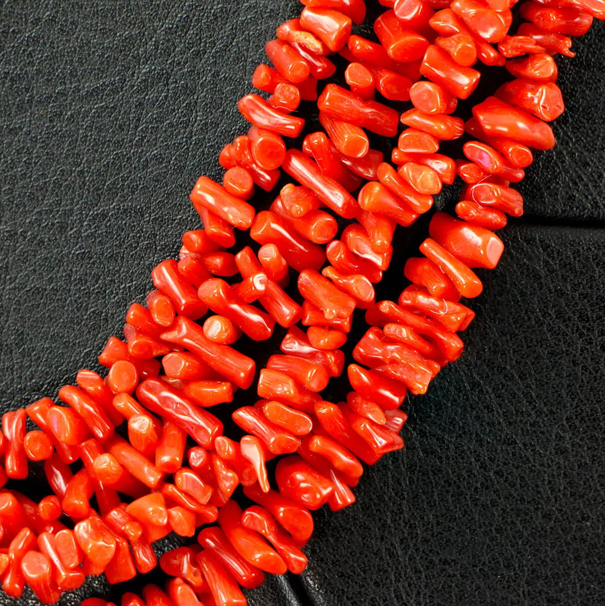 Collana in Corallo Rosso e Onice Nero.