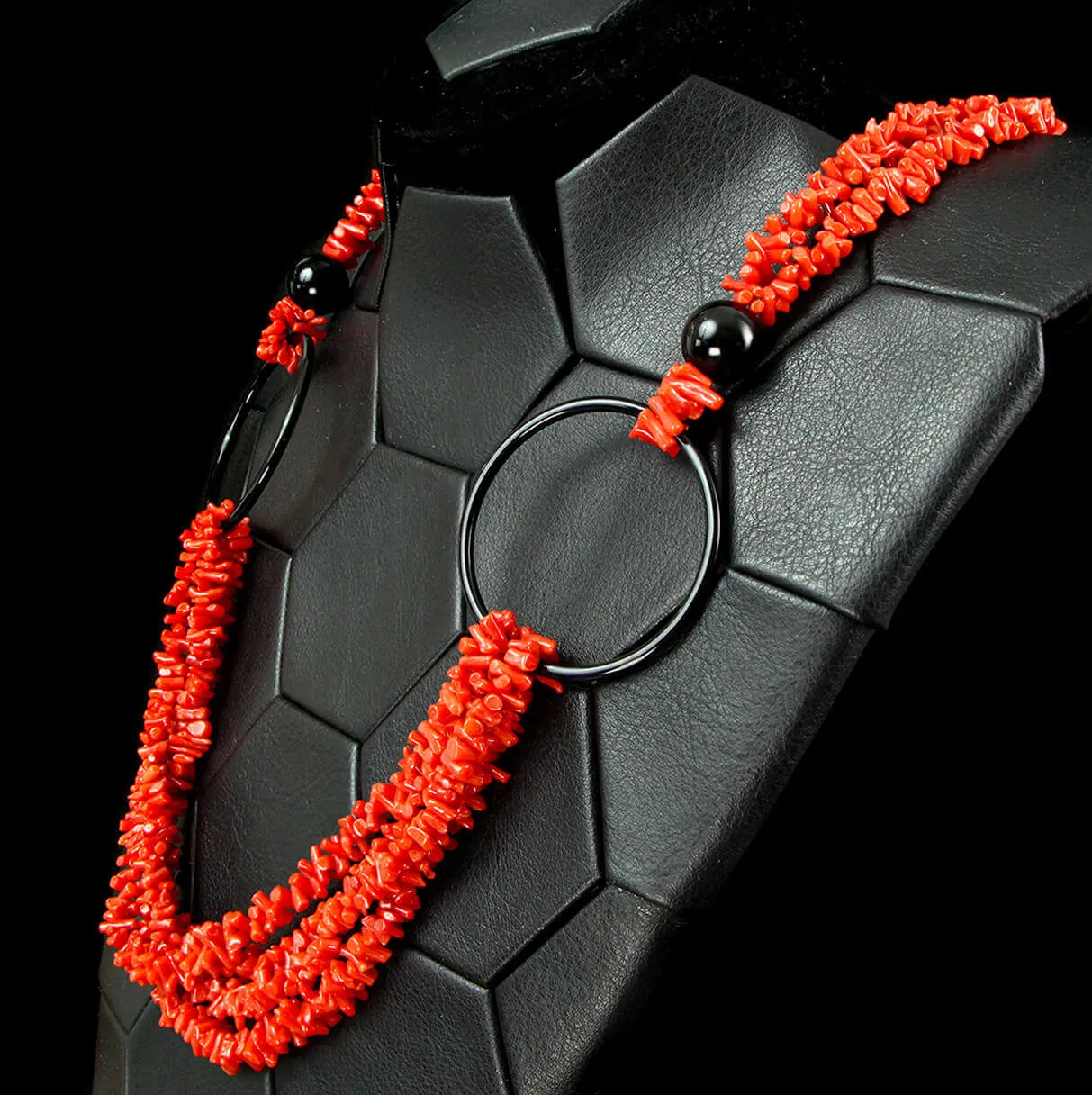 Collana in Corallo Rosso e Onice Nero.