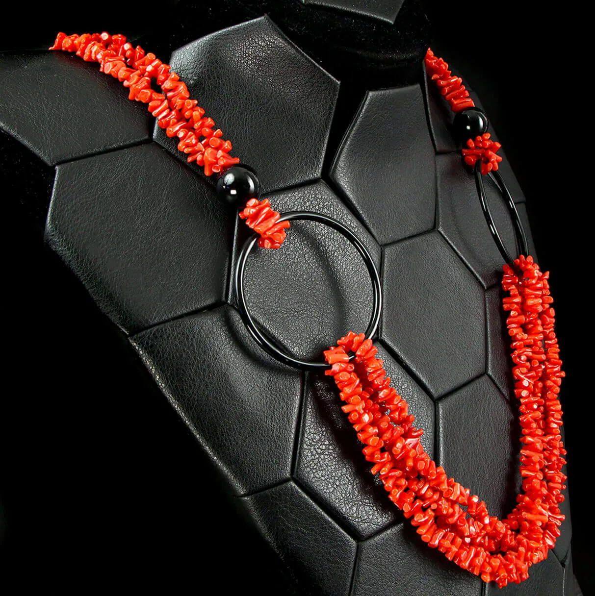 Collana in Corallo Rosso e Onice Nero.