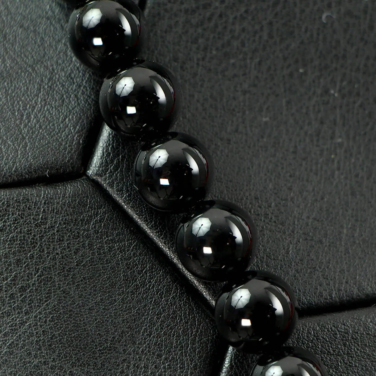 Collana in Corallo Rosso Mediterraneo e Onice Nero – Design a Catena.
