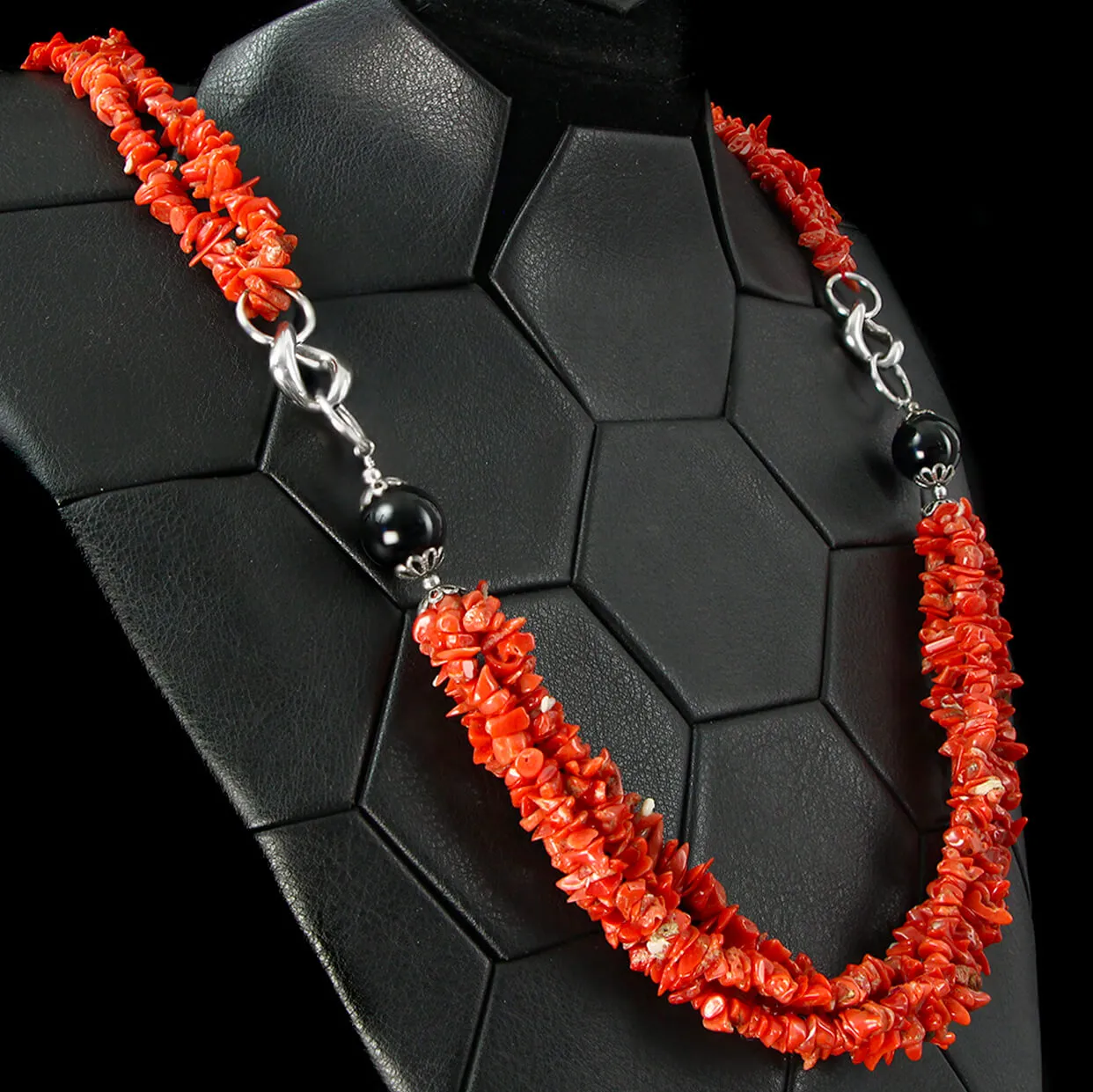 Collana in Corallo Rosso, Onice Nero e Argento.
