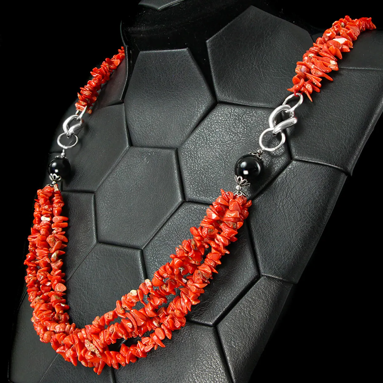 Collana in Corallo Rosso, Onice Nero e Argento.
