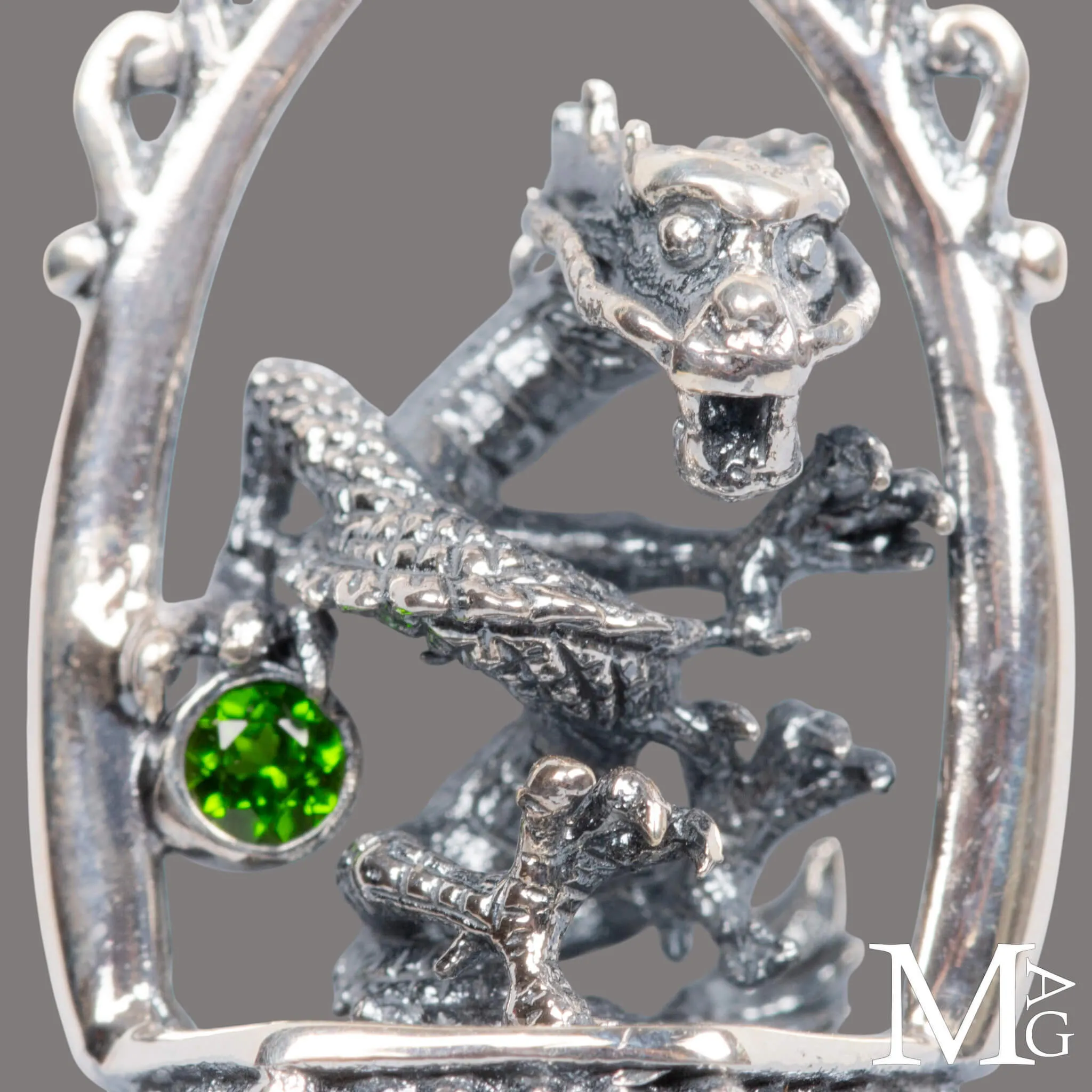 Ciondolo Drago in Argento con Lapis, Opale, Ametista e Peridoto.