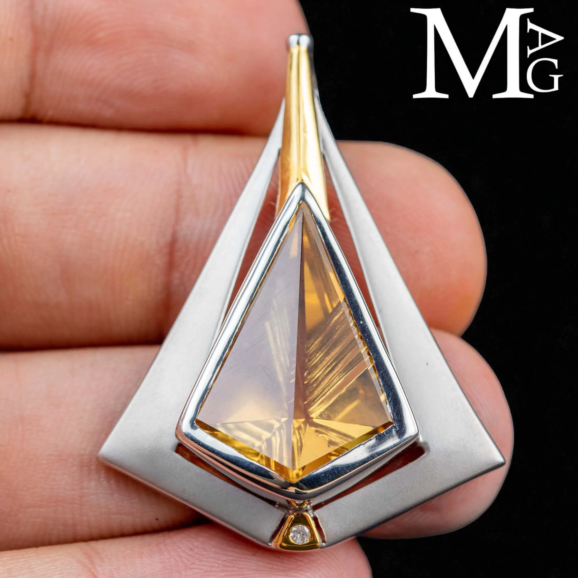 Esclusivo Gioiello in Argento e Oro con Quarzo Citrino Naturale e Diamantino.