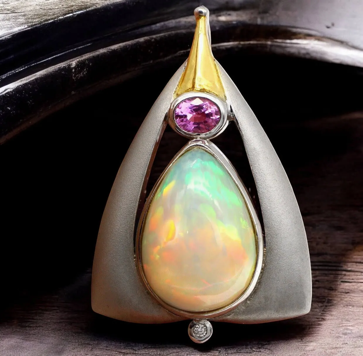 Gioiello in Argento e Oro: Opale Etiope, Zaffiro Rosa, Diamante.