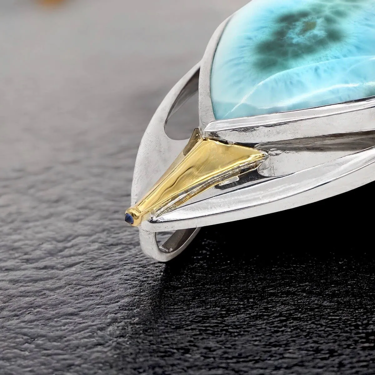 Ciondolo in Argento con Larimar, Ametista e Zaffiri Blu – Un Capolavoro di Design.