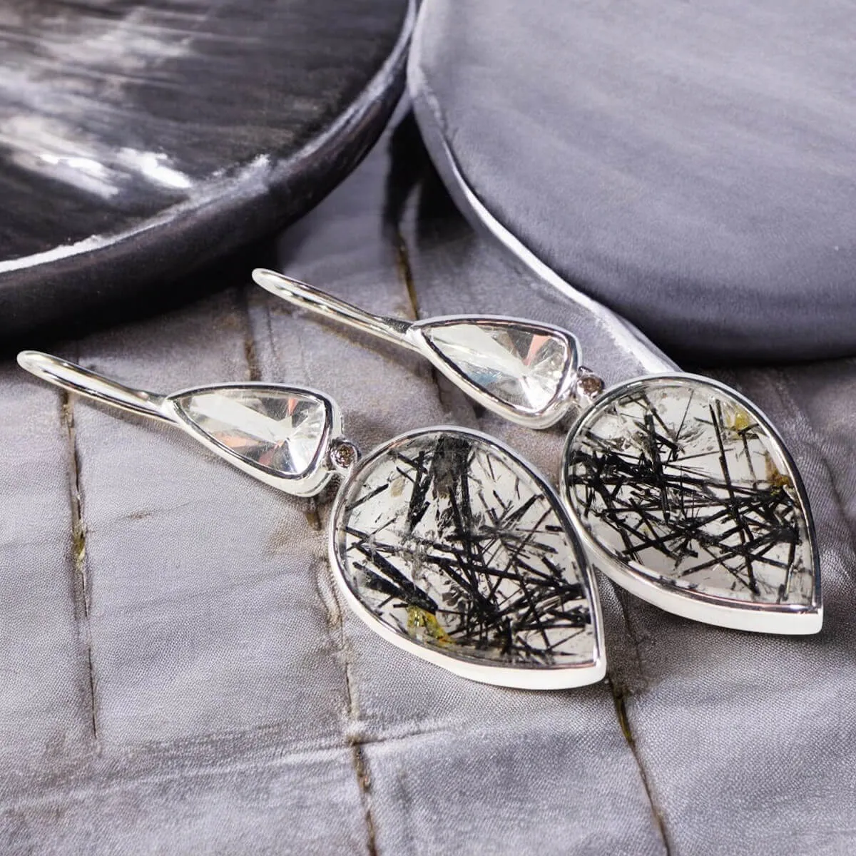 Orecchini in Argento con Quarzo Tormalinato, Quarzo Ialino e Diamanti.