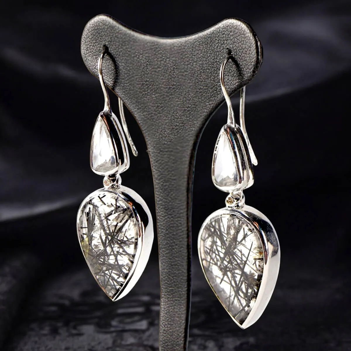 Orecchini in Argento con Quarzo Tormalinato, Quarzo Ialino e Diamanti.