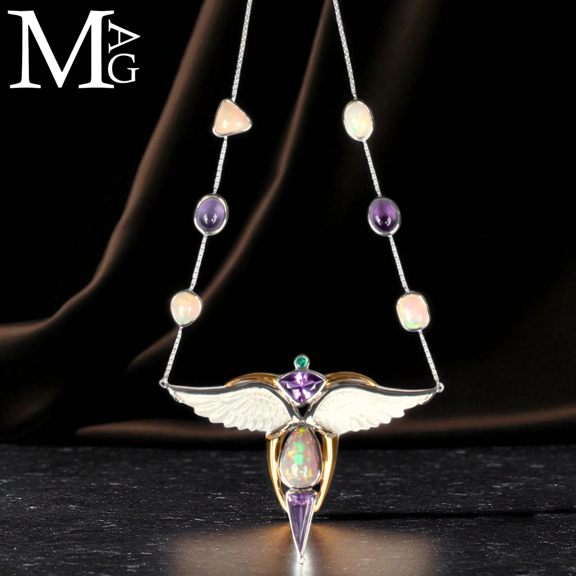 Collier con opale, ametista, smeraldo e diamante – ali in madreperla