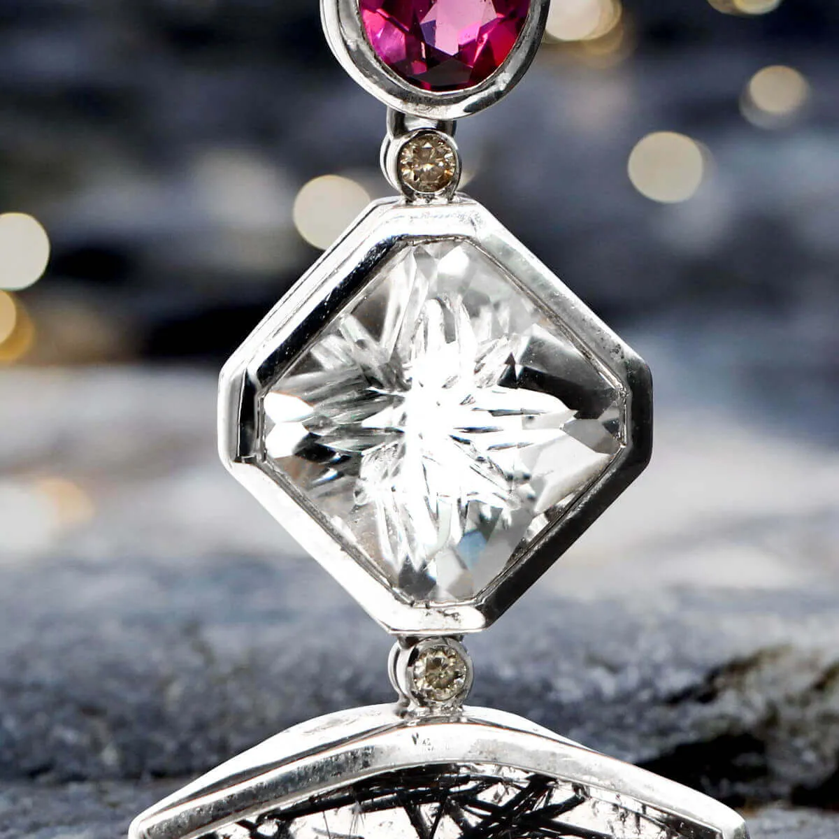 Orecchini in Argento con Tormaline Rosa, Quarzi Intagliati e Quarzi Tormalinati - Diamanti.
