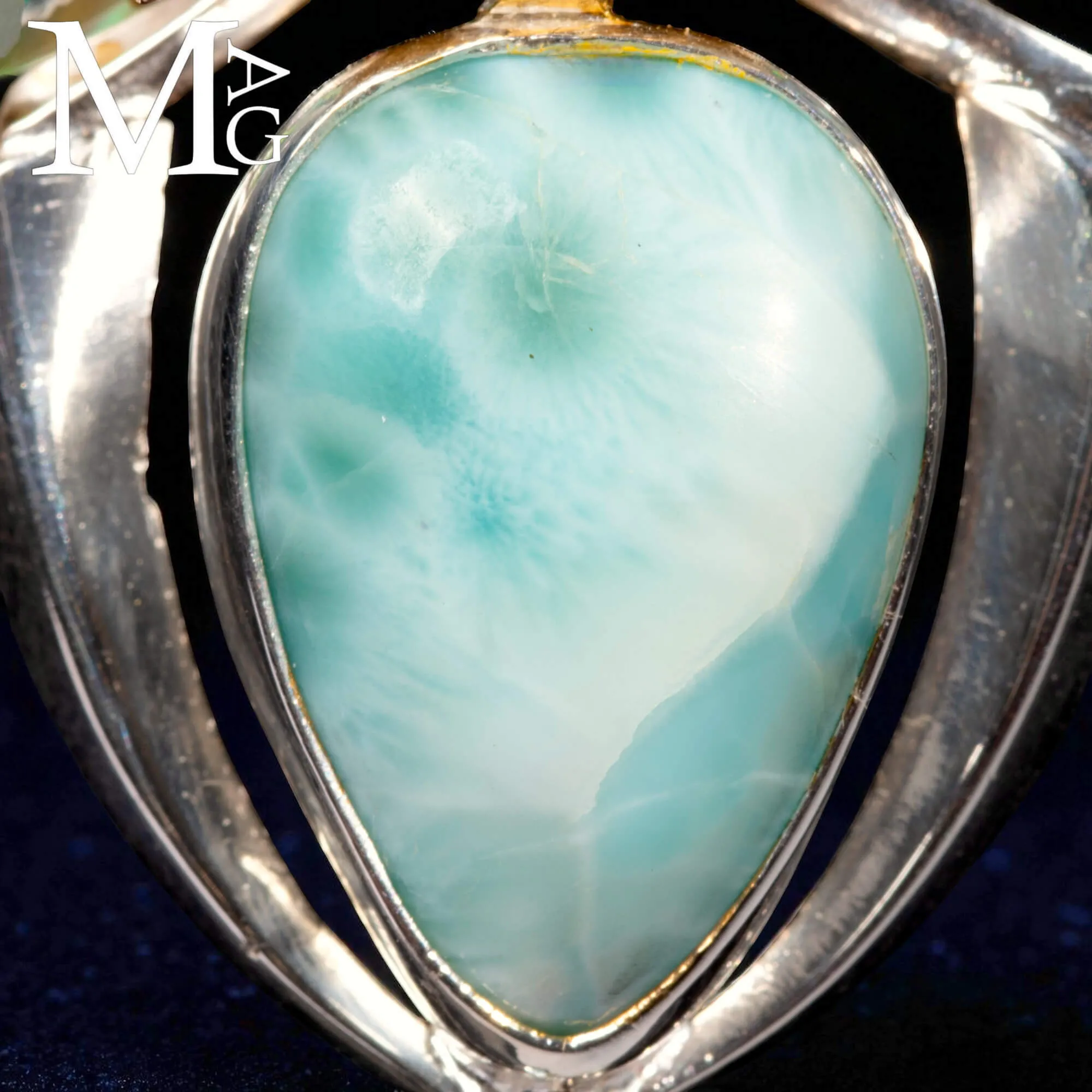 Gioiello in Argento con Buddha, Larimar, Opale, Paua Shell e Diamantino.