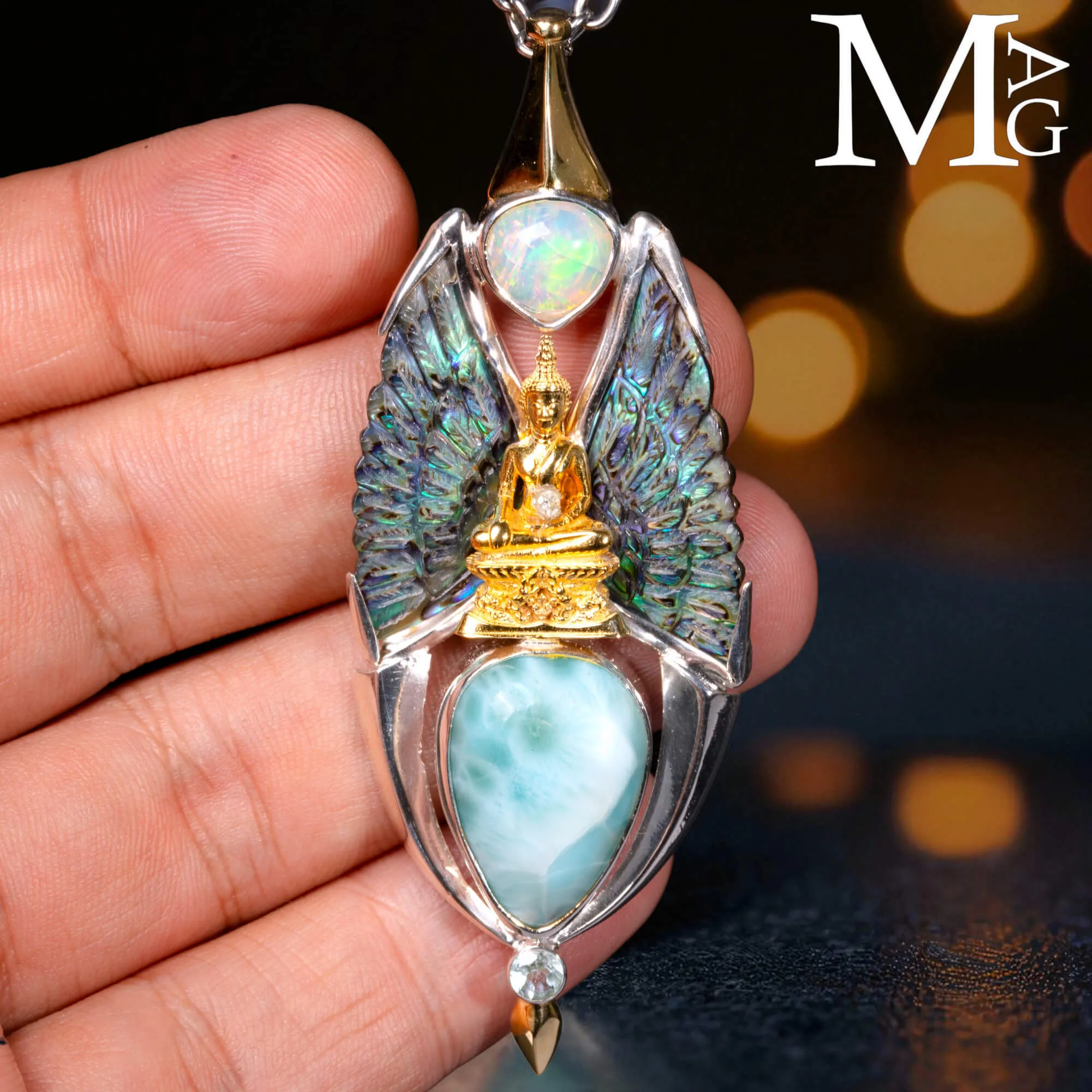 Gioiello in Argento con Buddha, Larimar, Opale, Paua Shell e Diamantino.