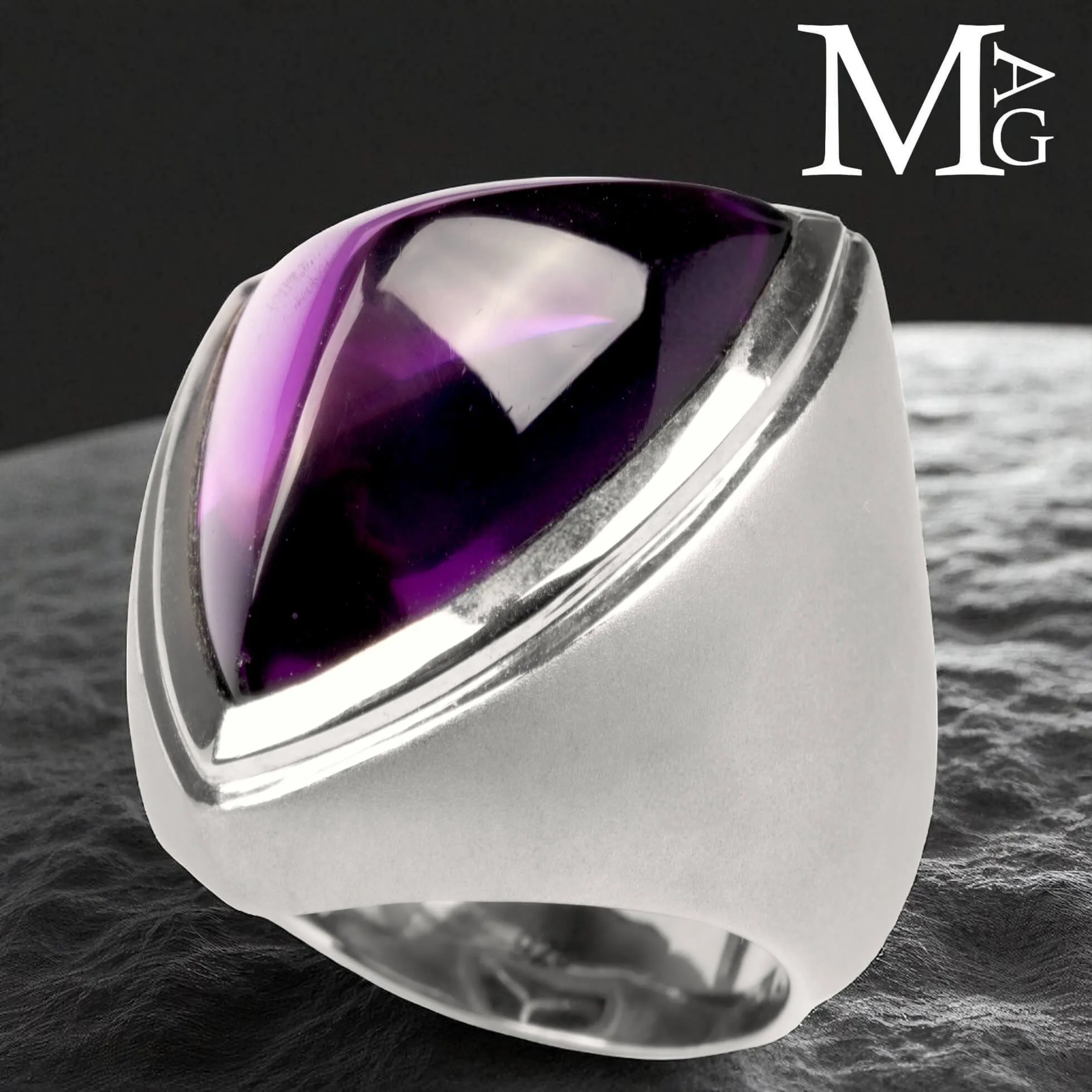 Elegante Anello in Argento con Ametista Boliviana.