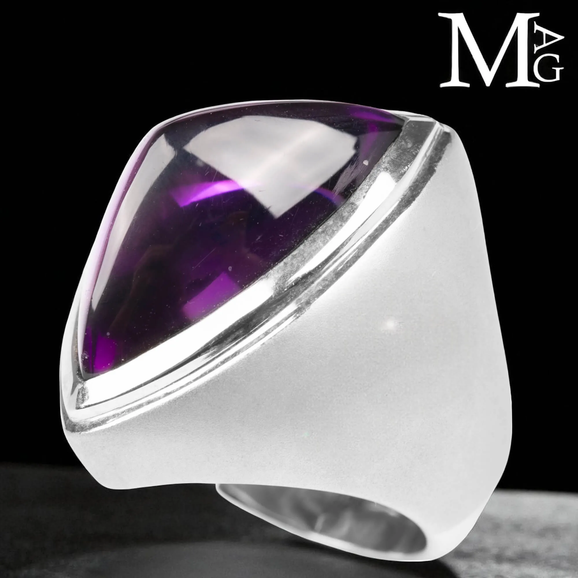 Elegante Anello in Argento con Ametista Boliviana.