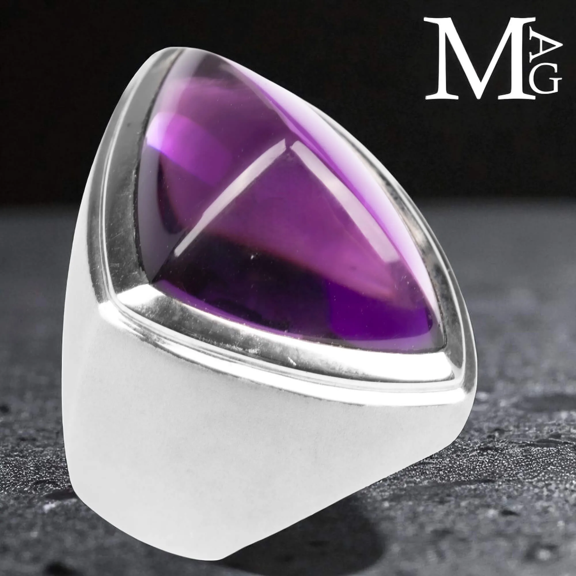 Elegante Anello in Argento con Ametista Boliviana.