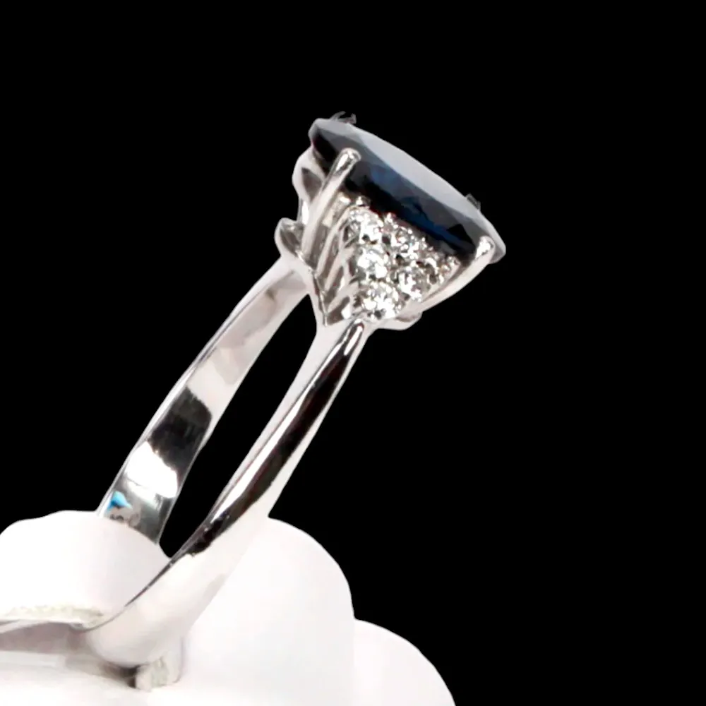 Anello in Oro Bianco con Tormalina Blu e Diamanti