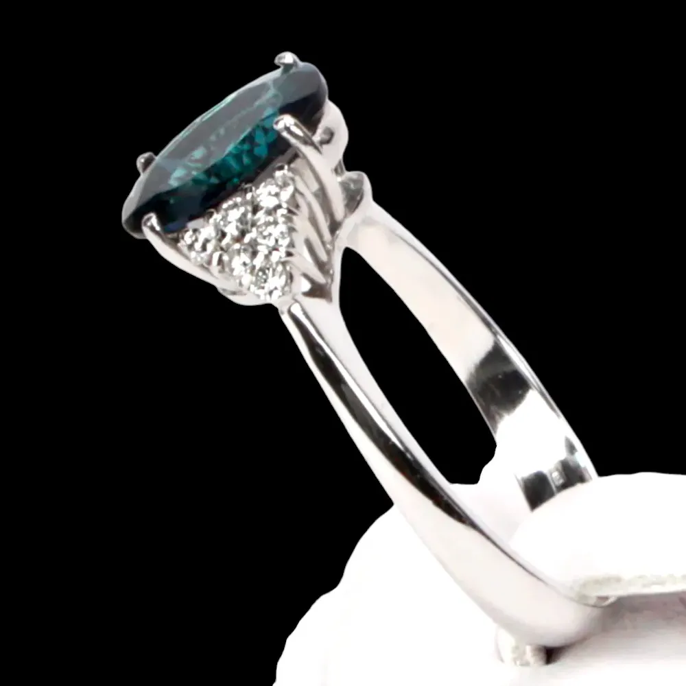 Anello in Oro Bianco con Tormalina Blu e Diamanti