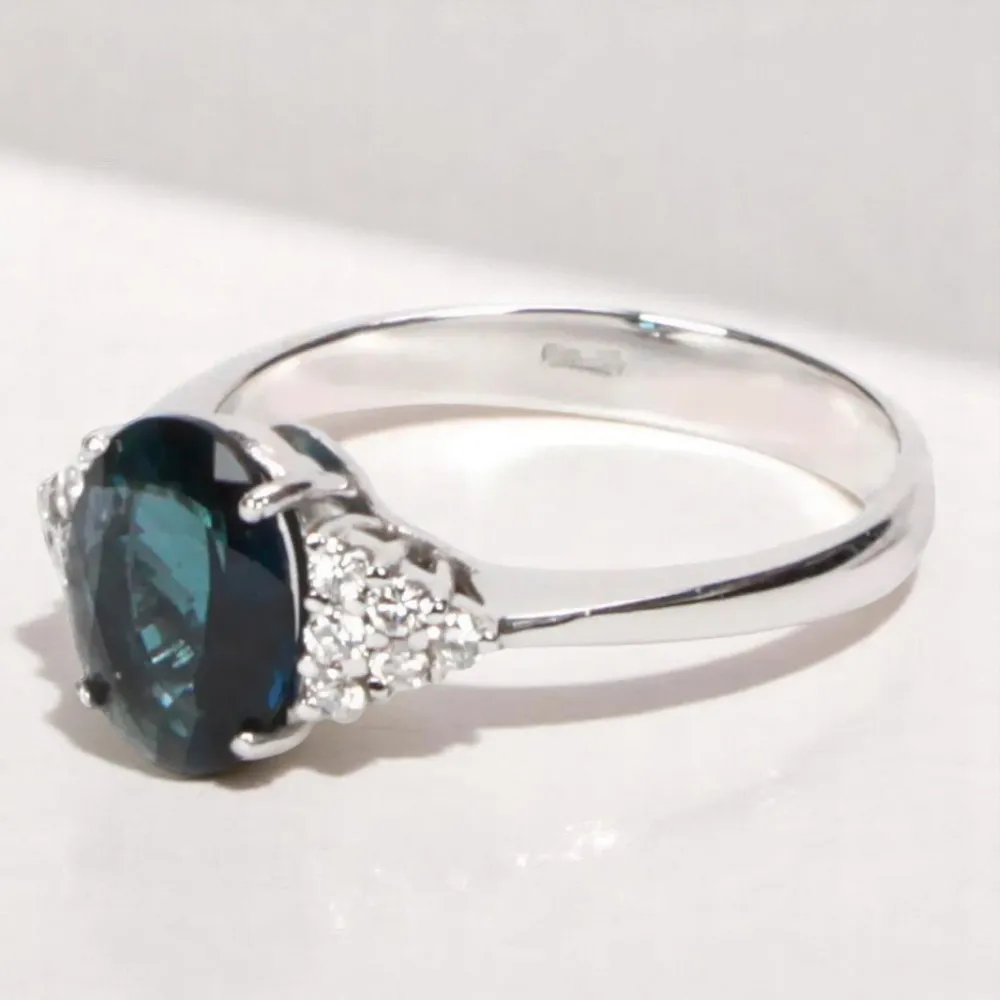 Anello in Oro Bianco con Tormalina Blu e Diamanti