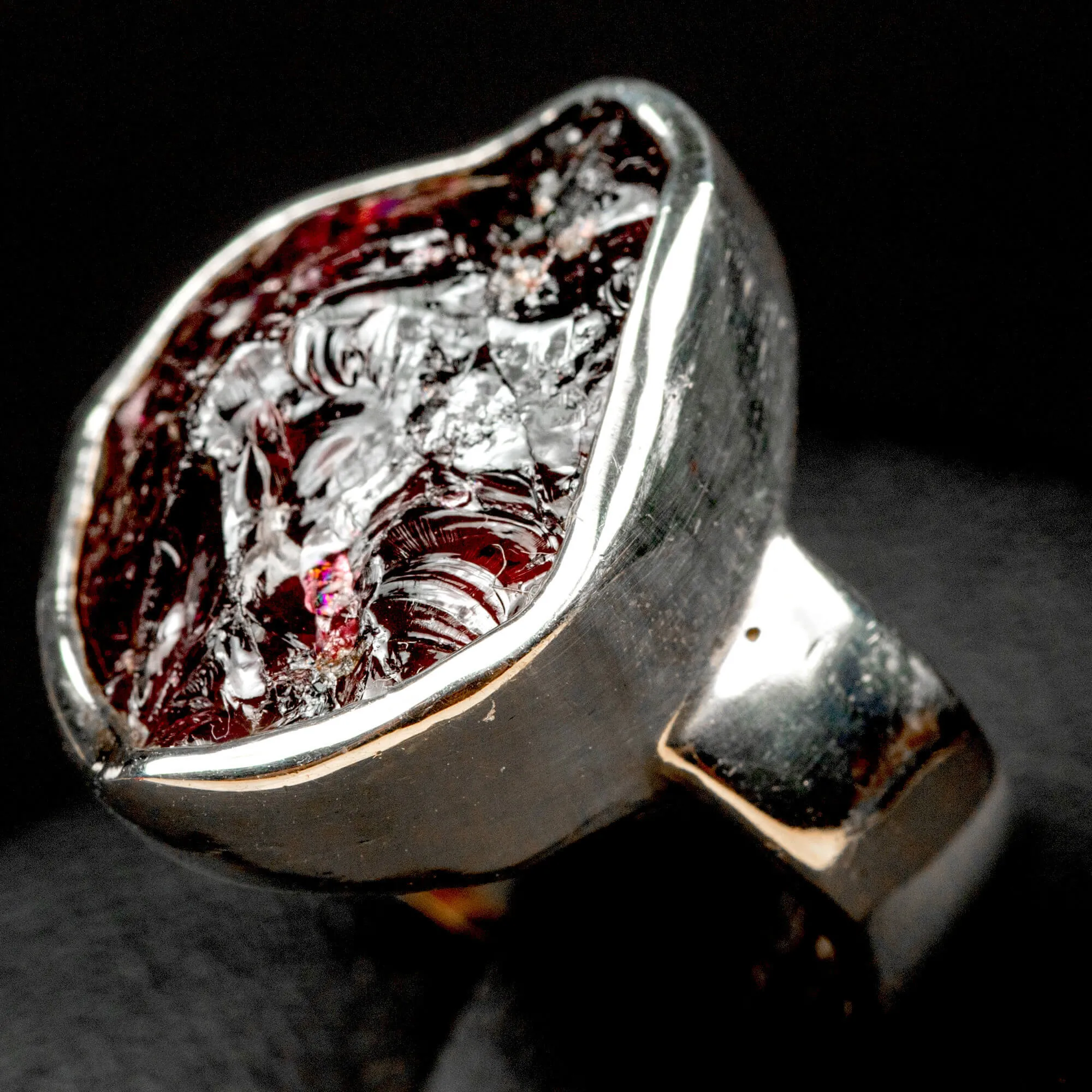 Anello con Granato.