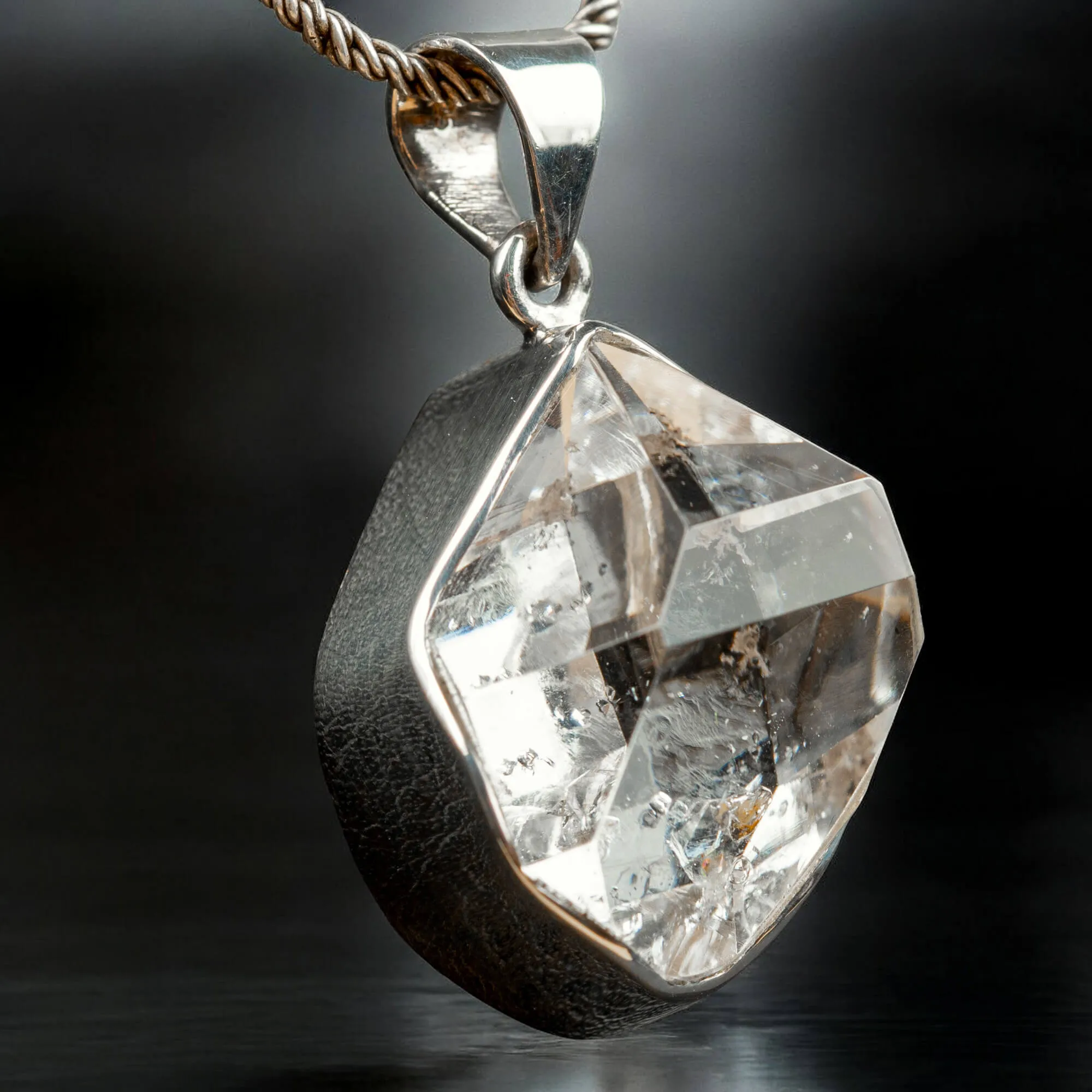 Ciondolo in Argento con Herkimer Diamond – La Purezza della Natura in una Gemma.