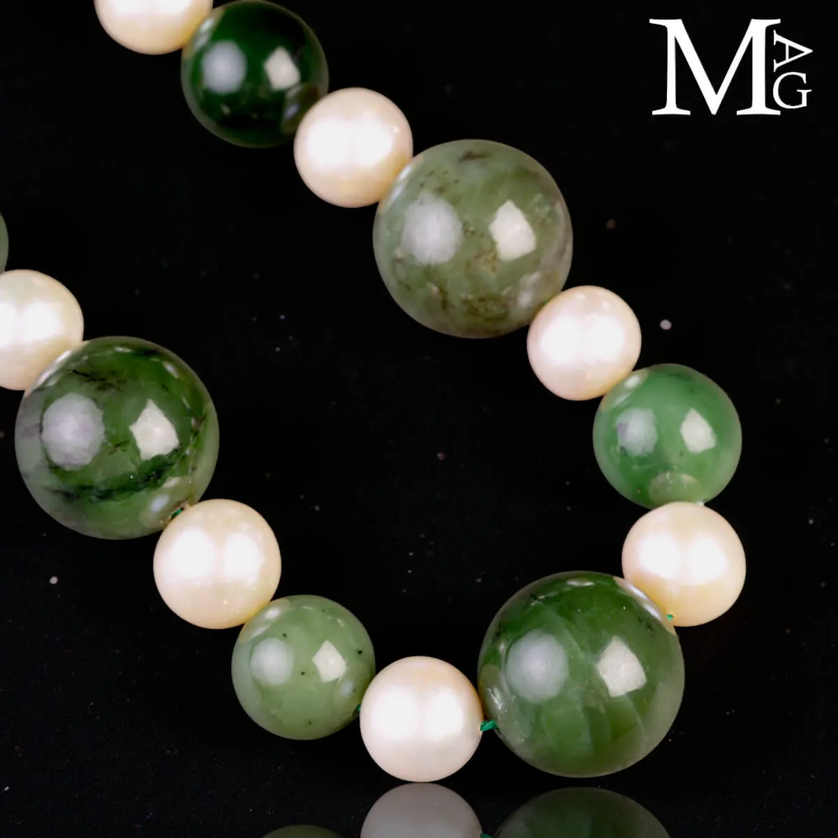 Collana in Giada e Perle – Eleganza Essenziale.