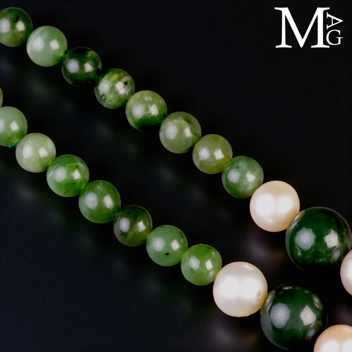 Collana in Giada e Perle – Eleganza Essenziale.