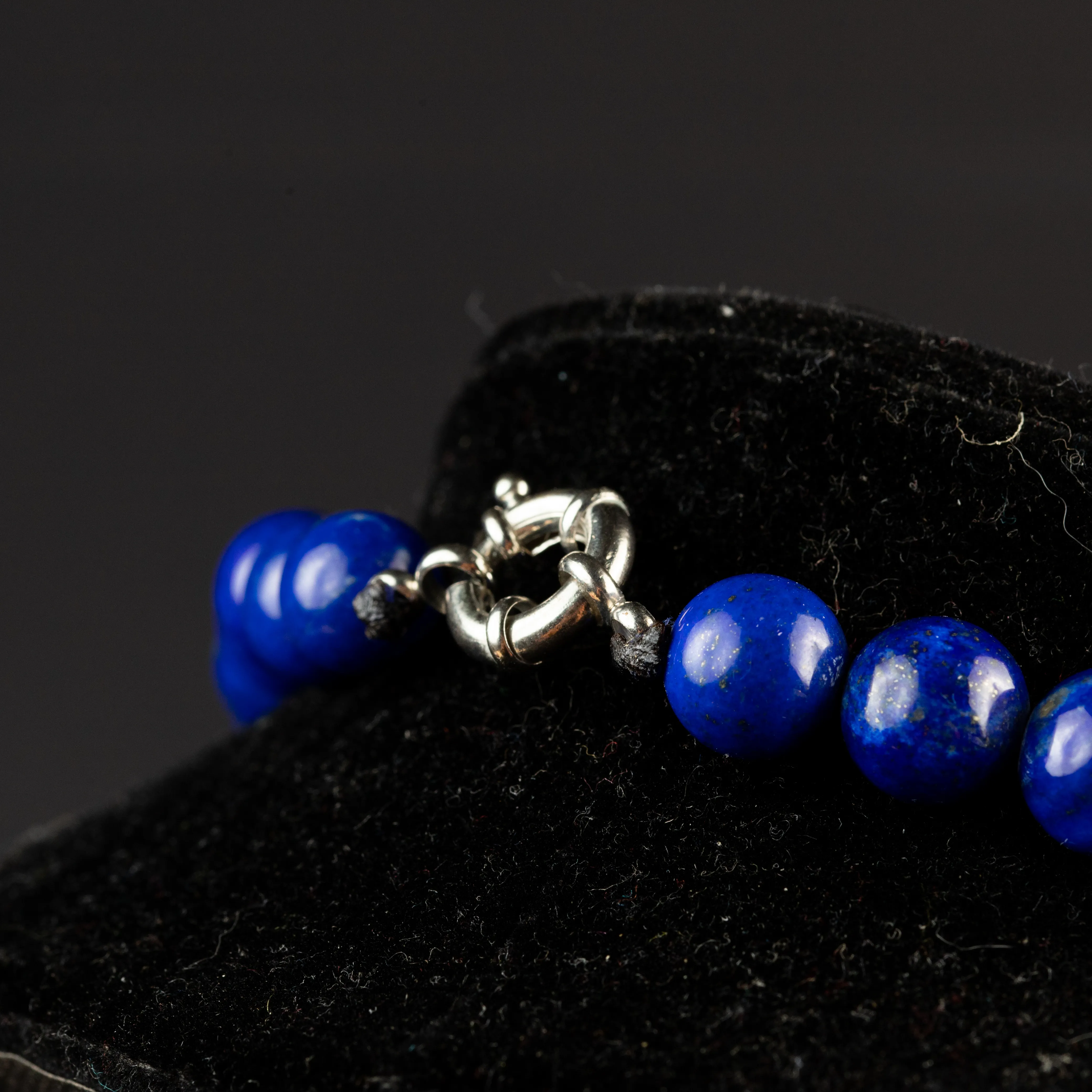 Collana in Lapislazzuli Royal Blue: Eleganza e Connessione Spirituale.