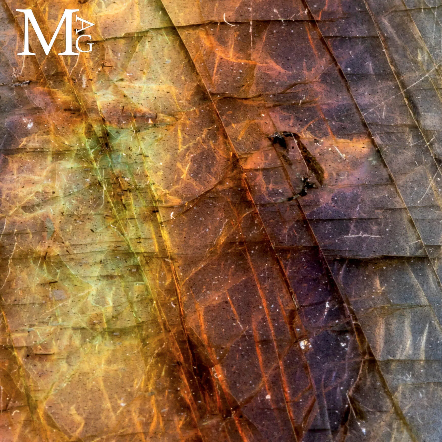 Ciondolo con Gemma di Spectrolite – Varietà Rara di Labradorite.