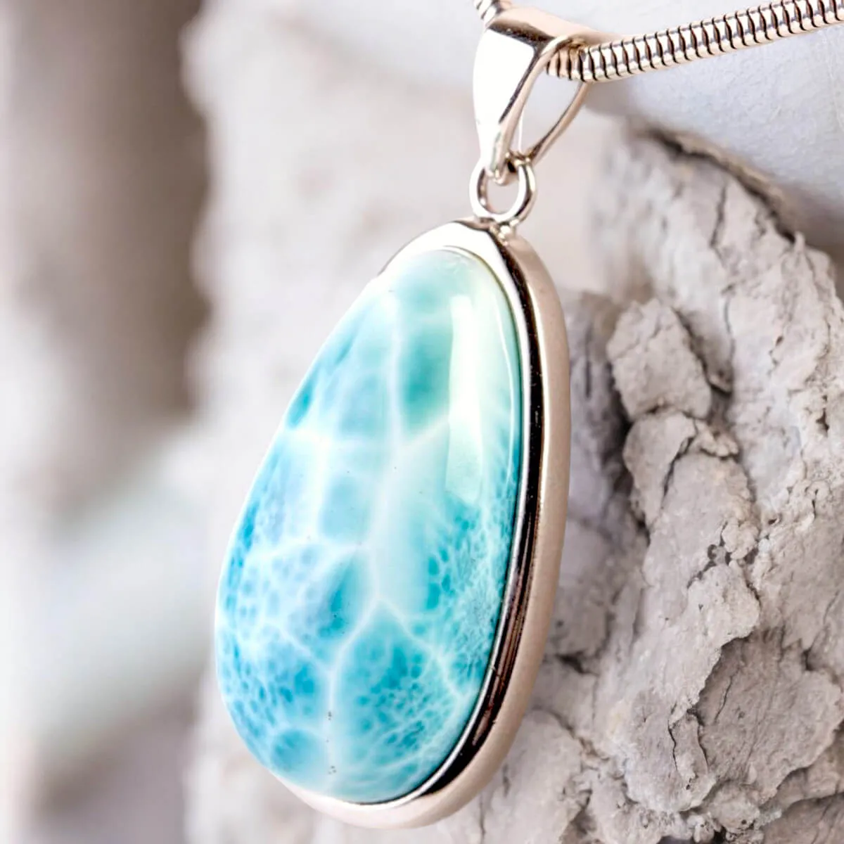 Ciondolo in Argento con Larimar, la Pietra della Bellezza Caribica.
