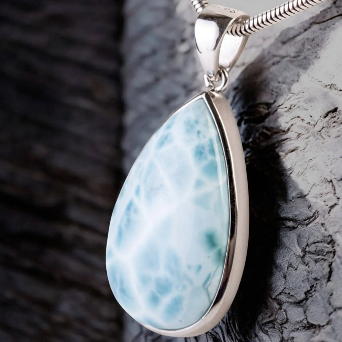 Ciondolo in Argento con Larimar, la Pietra della Guarigione e dell'Illuminazione.