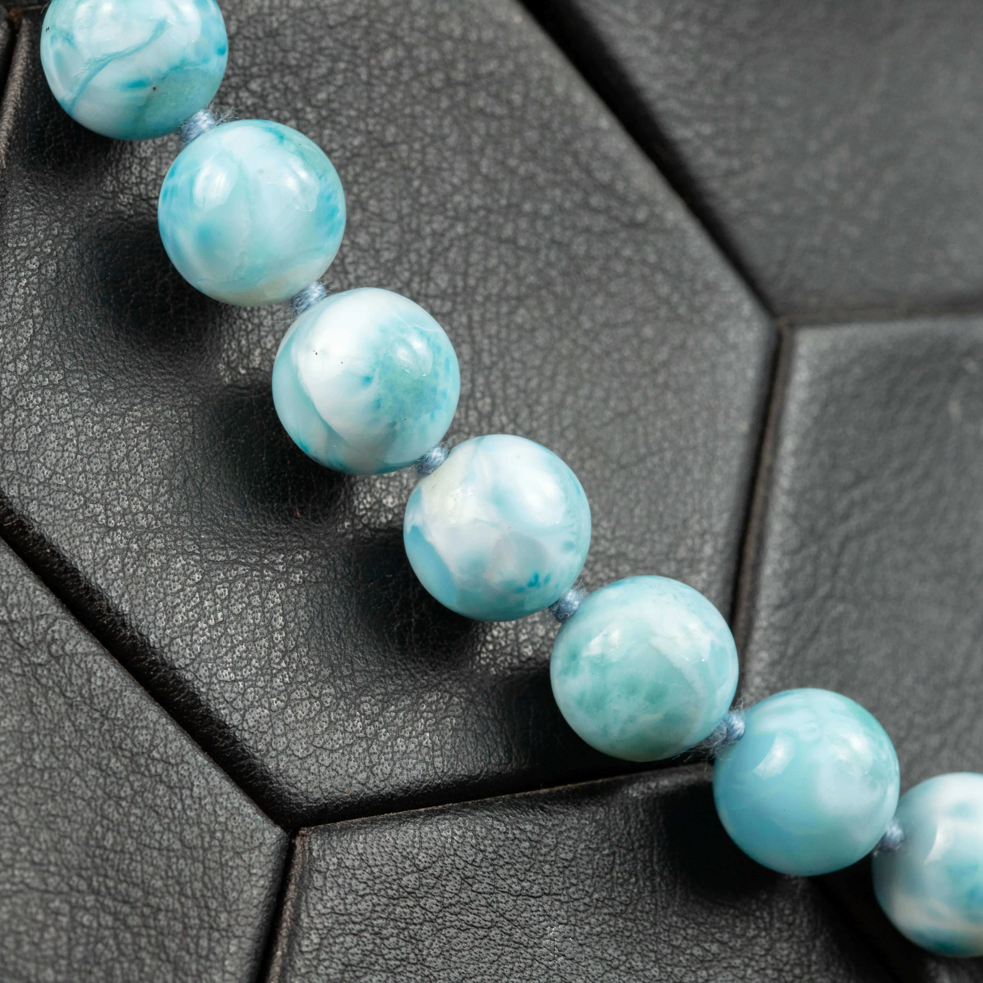Collana Esclusiva di Perle di Larimar dei Caraibi.