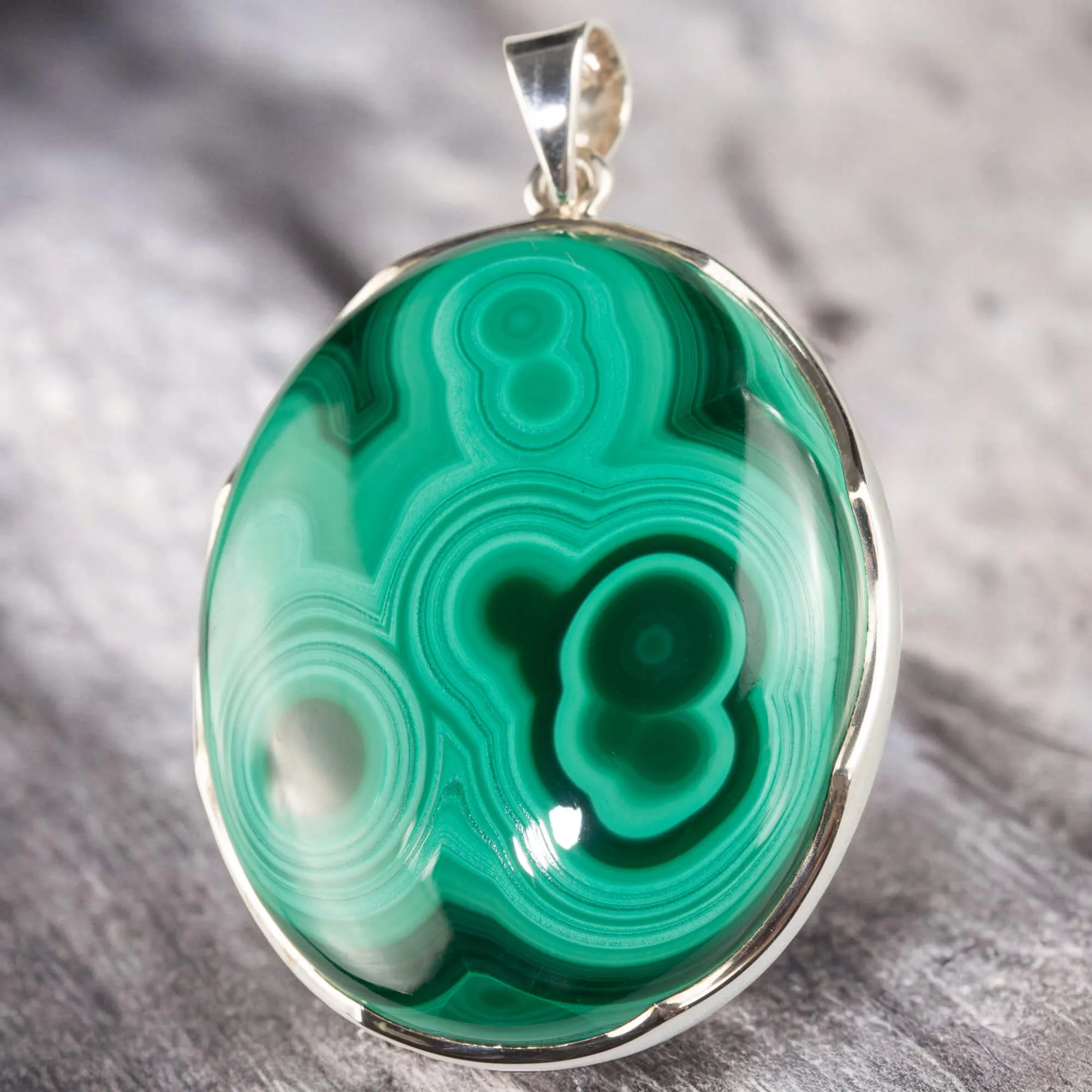 Ciondolo in Argento con Grande Malachite Cabochon.