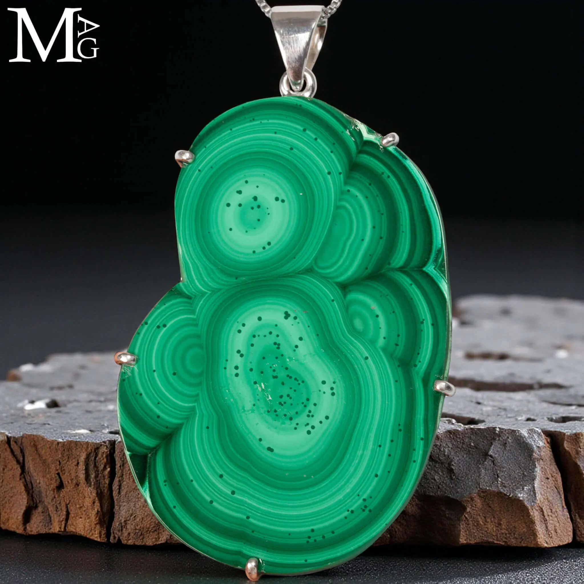 Ciondolo in argento con Malachite Naturale.