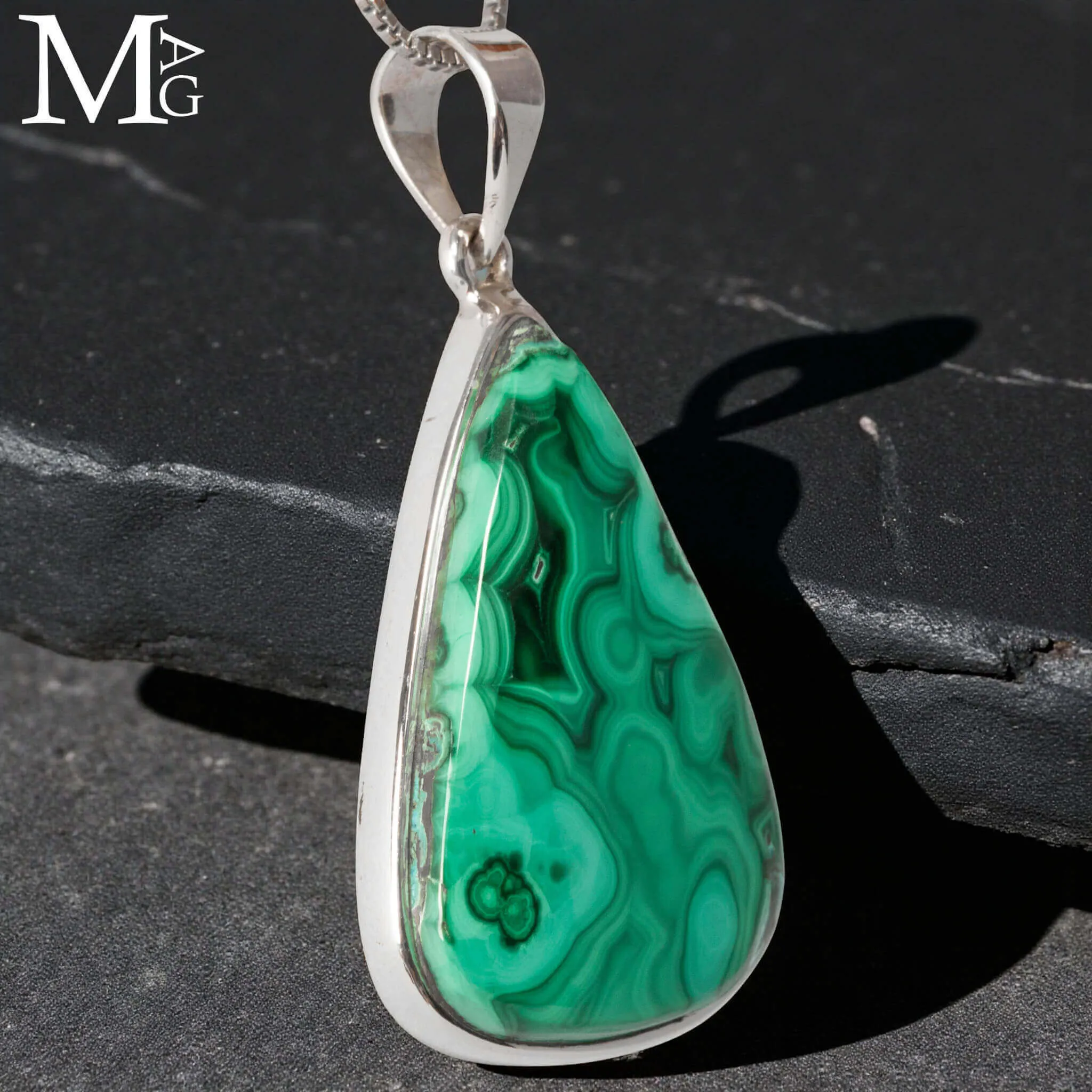 Ciondolo in argento con Malachite.