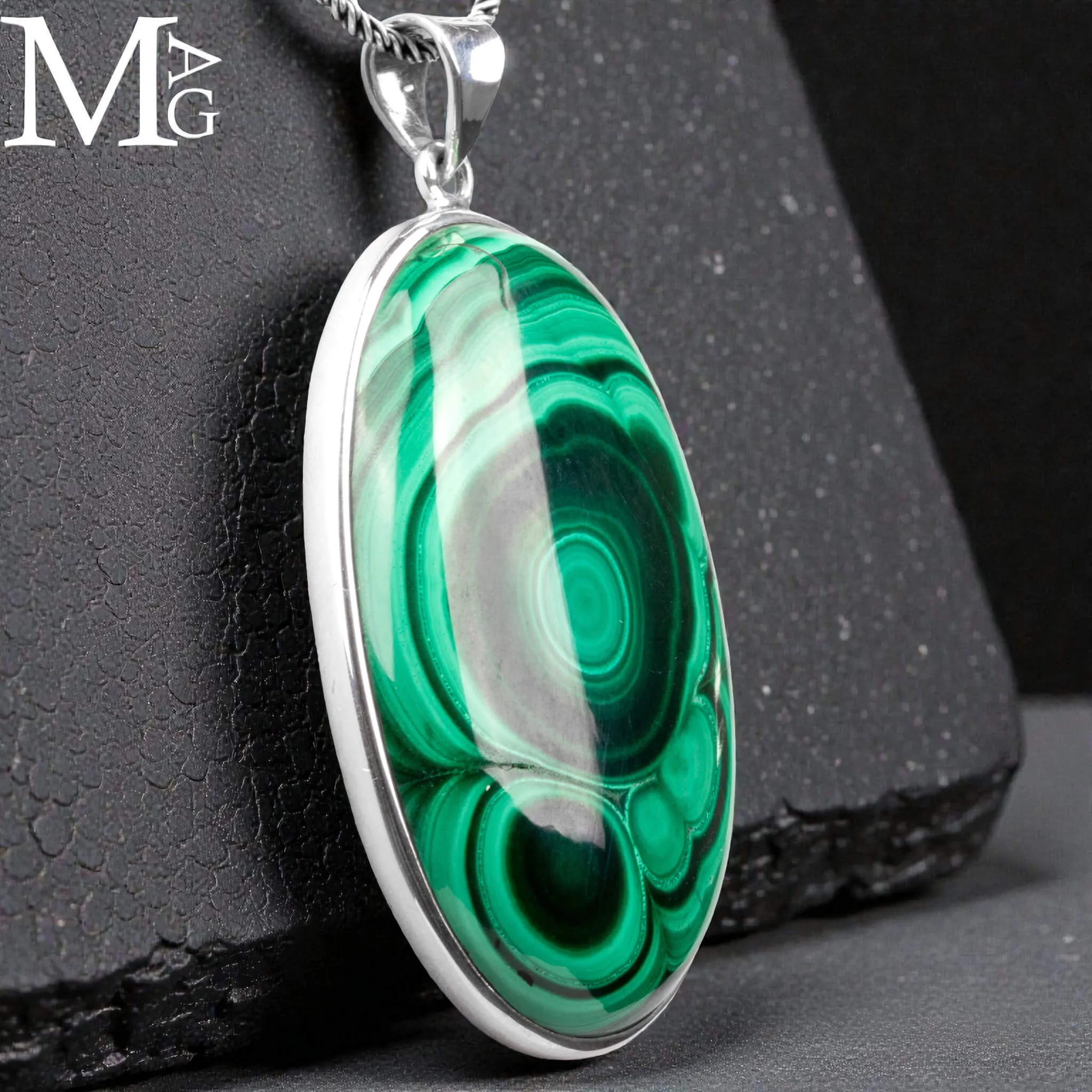 Ciondolo in Argento con Malachite Naturale.
