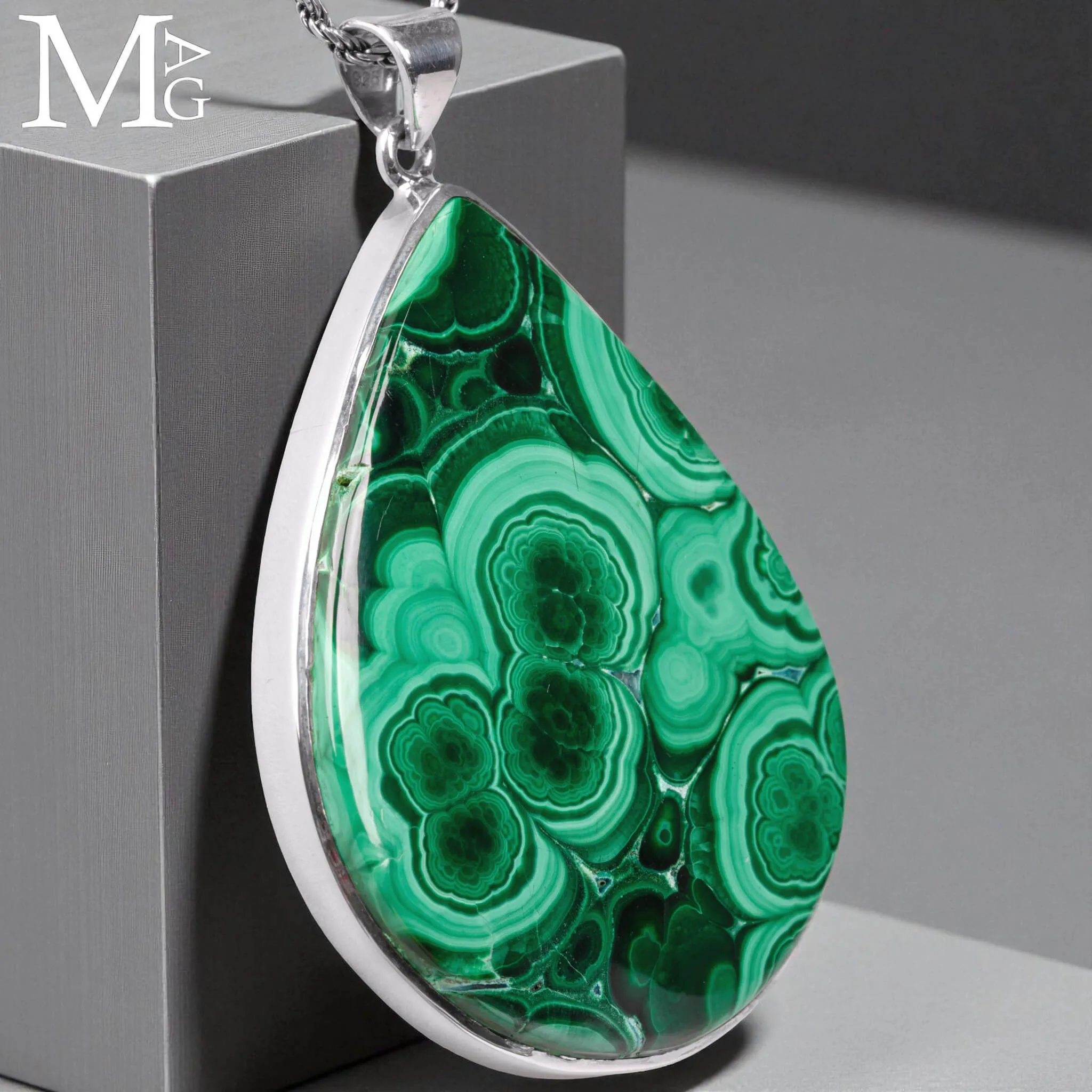Ciondolo in Argento con Malachite del Congo.