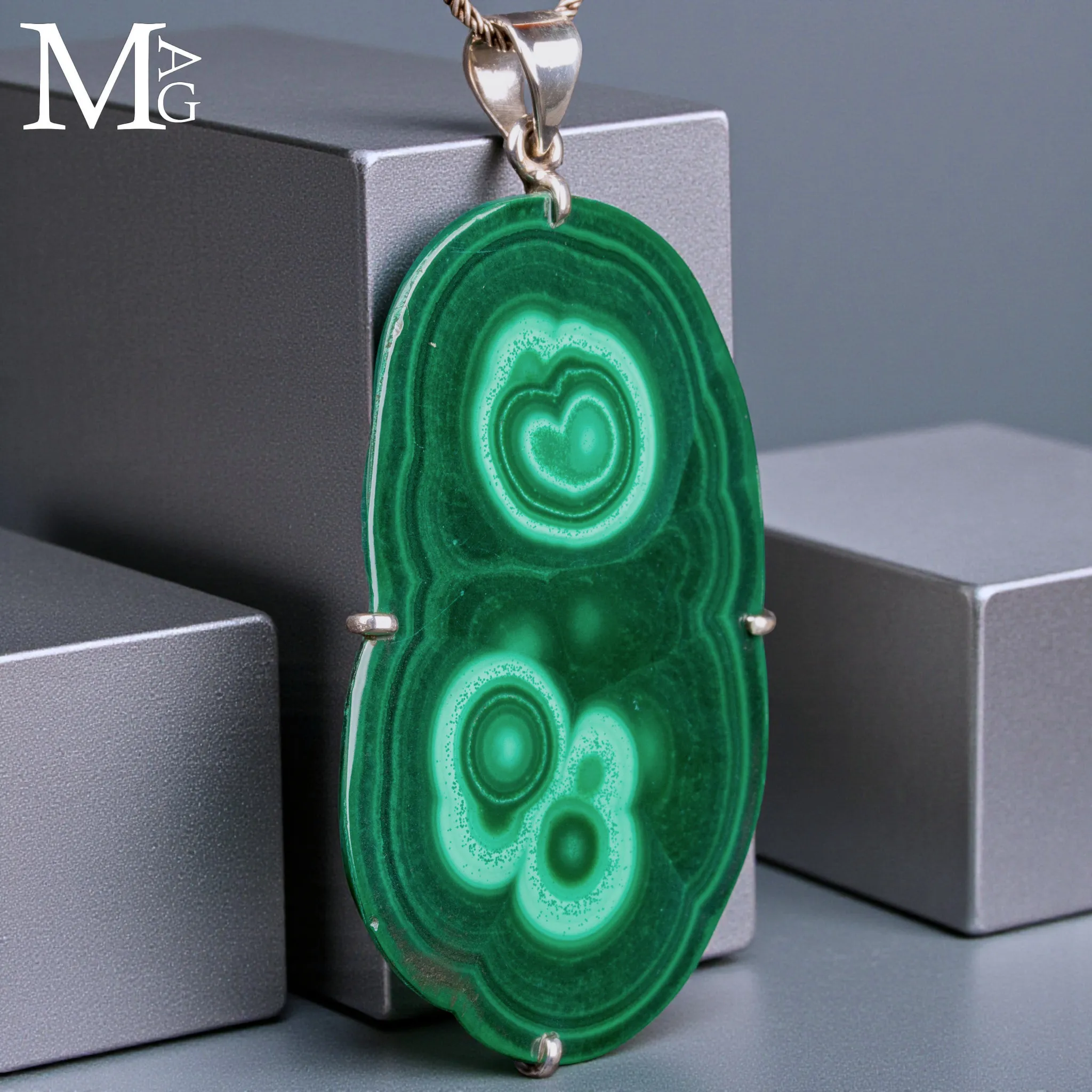 Ciondolo in argento con sezione di Malachite Stalattitica.
