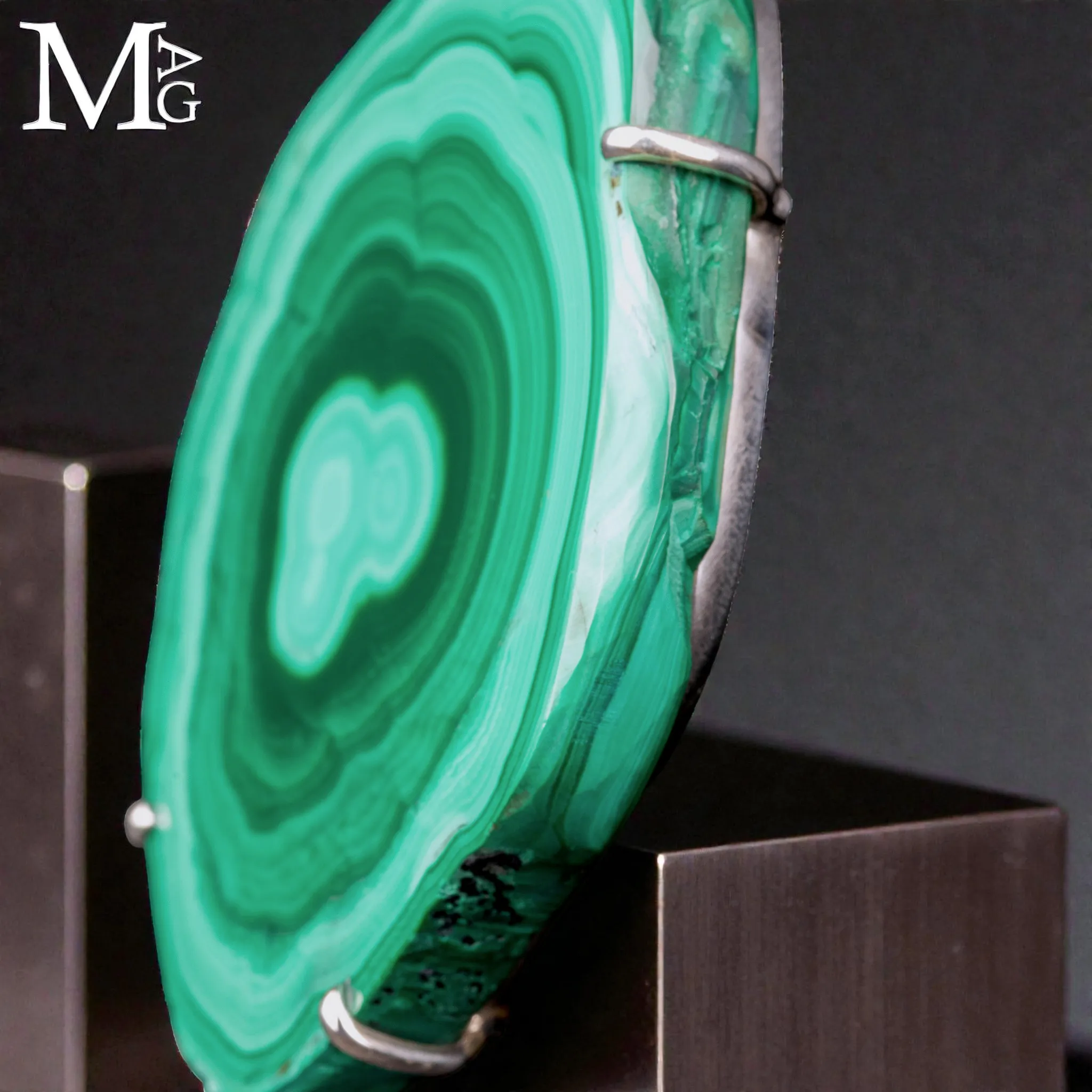 Ciondolo in Argento con fetta di Malachite Stalattitica.