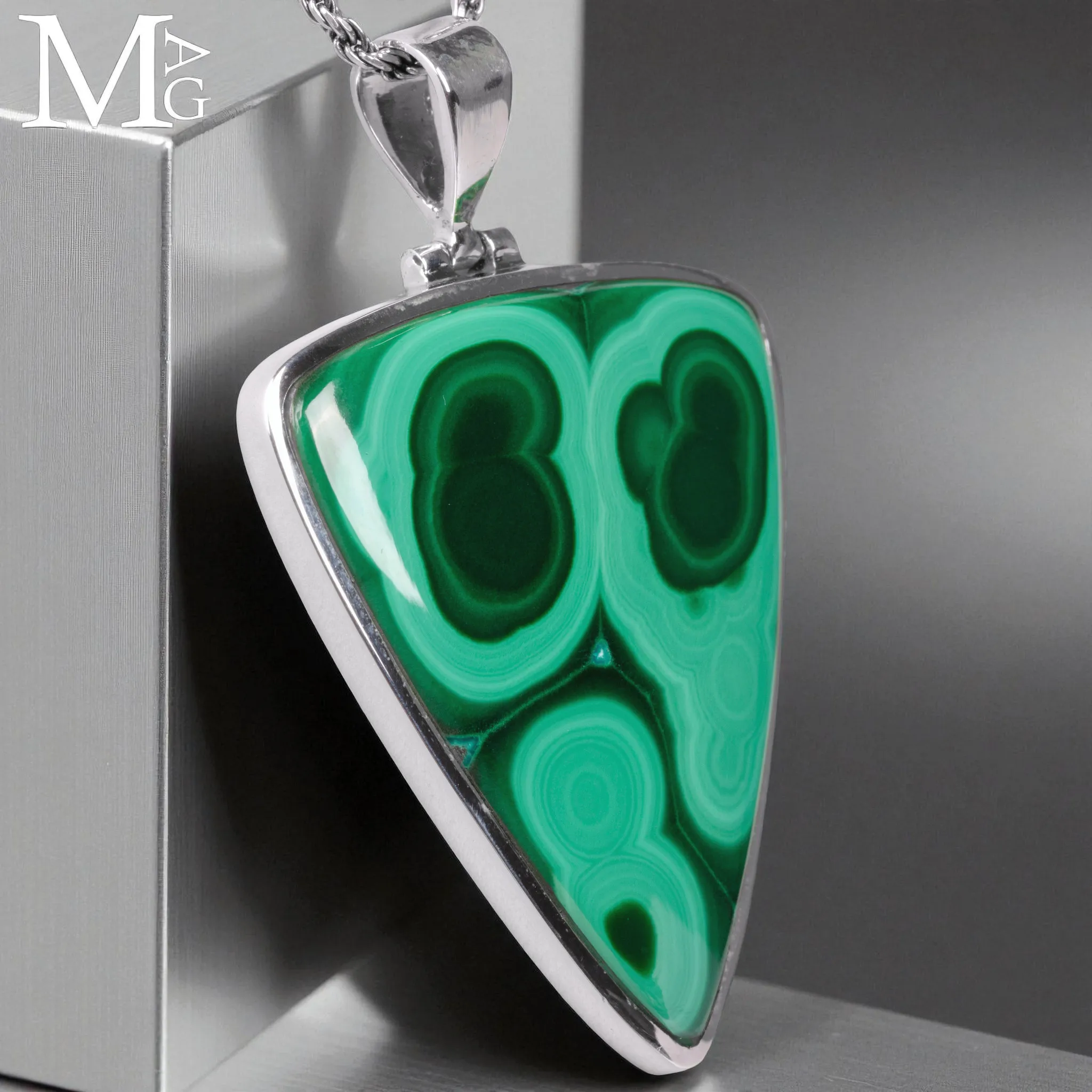 Ciondolo in Argento con Malachite Naturale.