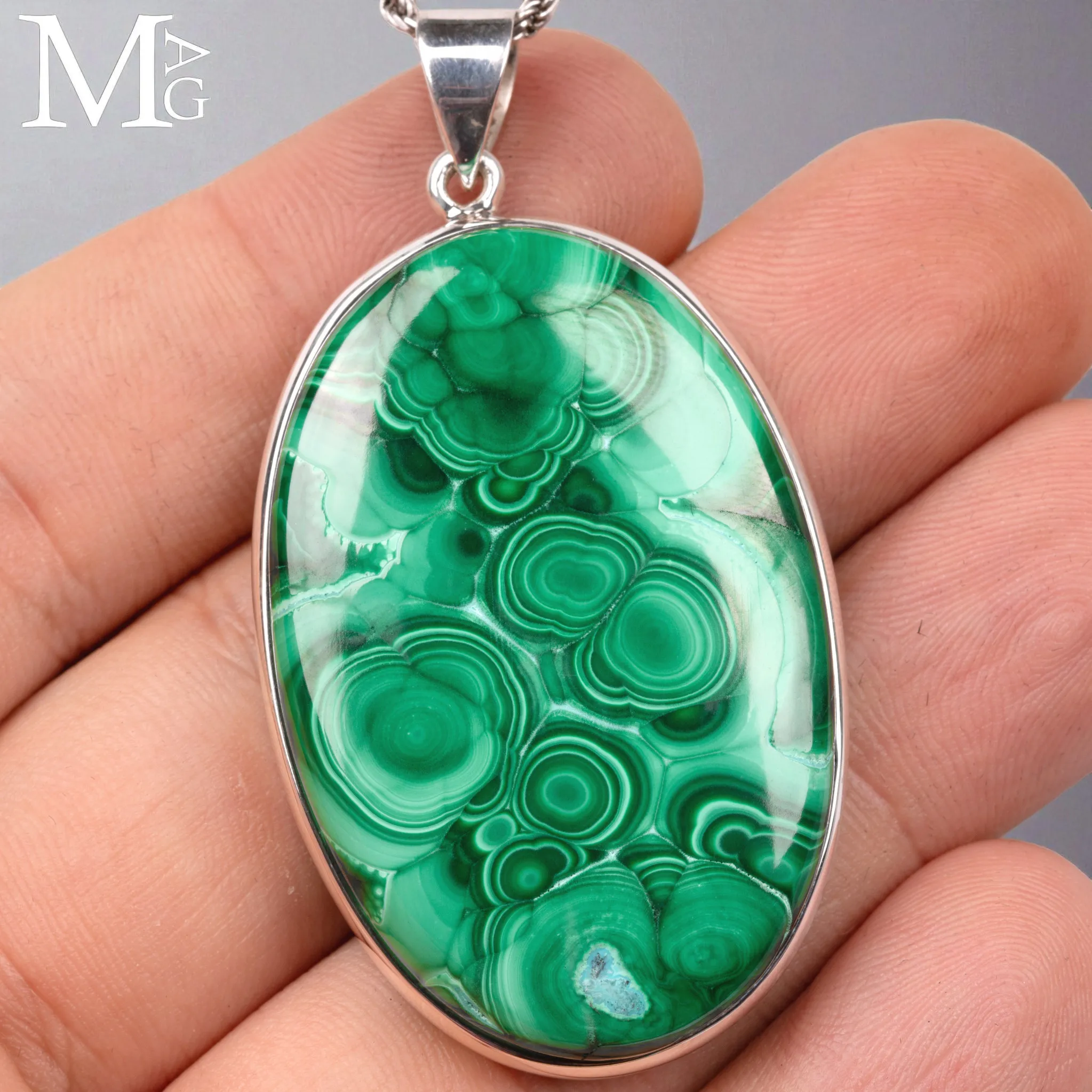 Ciondolo in Argento con Malachite Naturale – Grande Cabochon Ovale