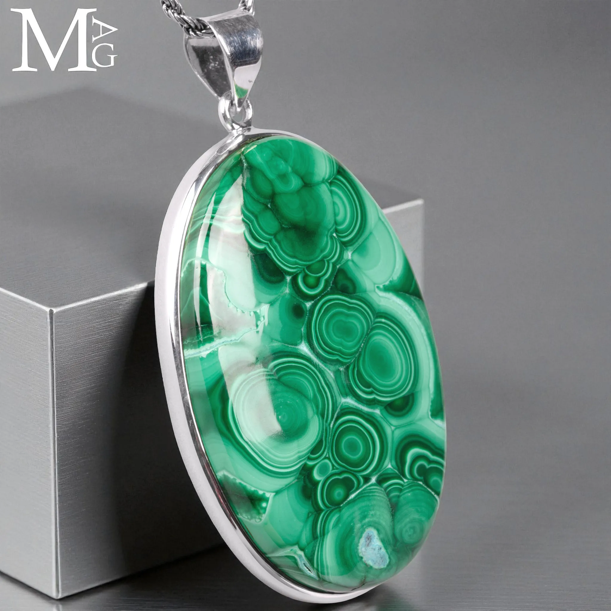 Ciondolo in Argento con Malachite Naturale – Grande Cabochon Ovale