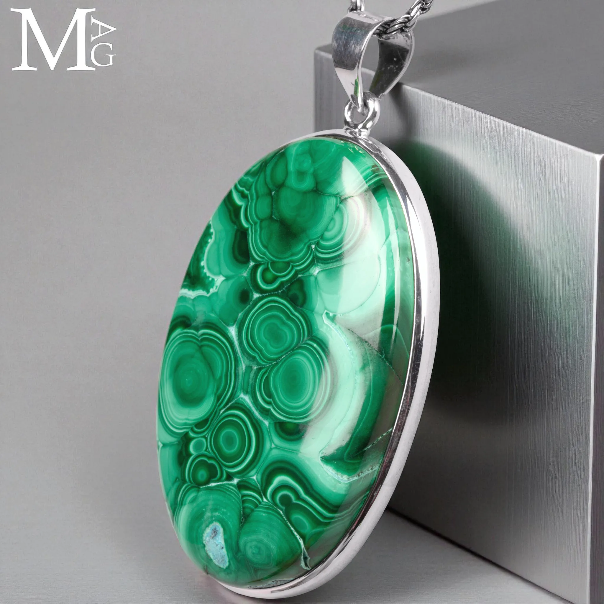 Ciondolo in Argento con Malachite Naturale – Grande Cabochon Ovale