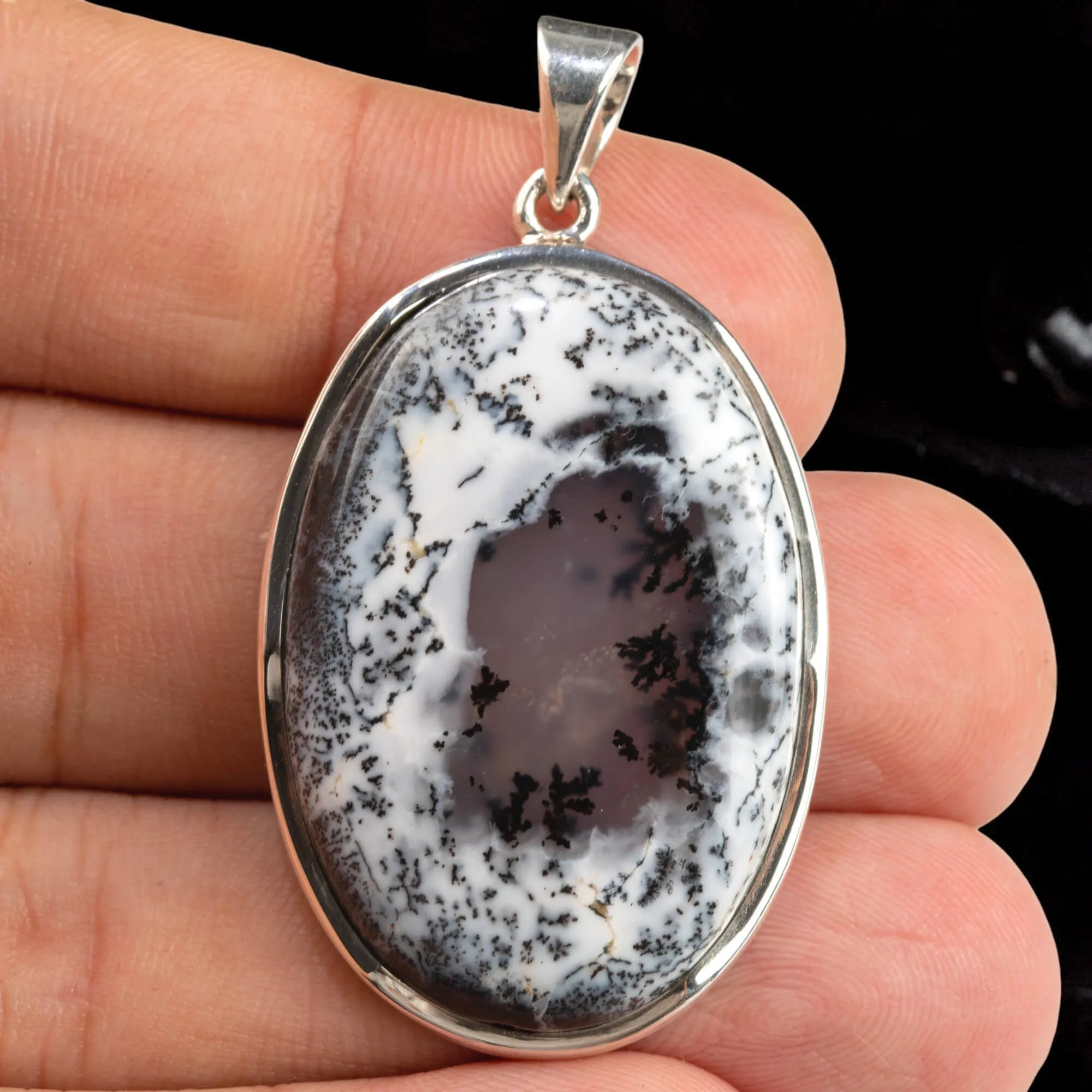 Gioiello con Cabochon di Merlinite: Magia e Saggezza del Mago Merlino.
