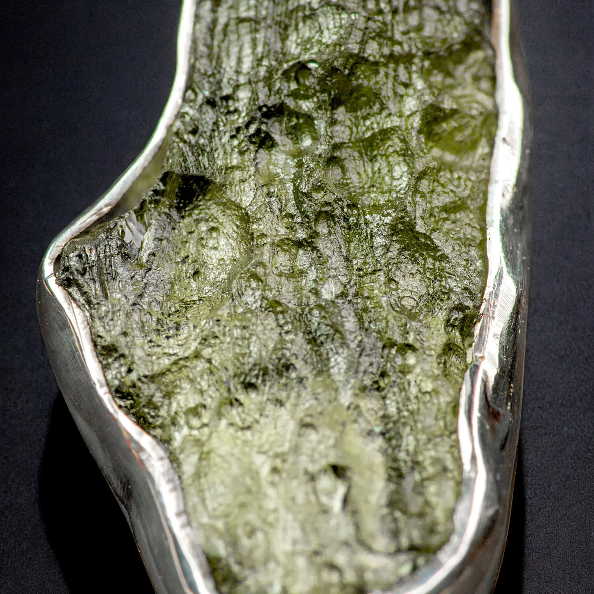 Anello in Moldavite: Connessione Cosmica.