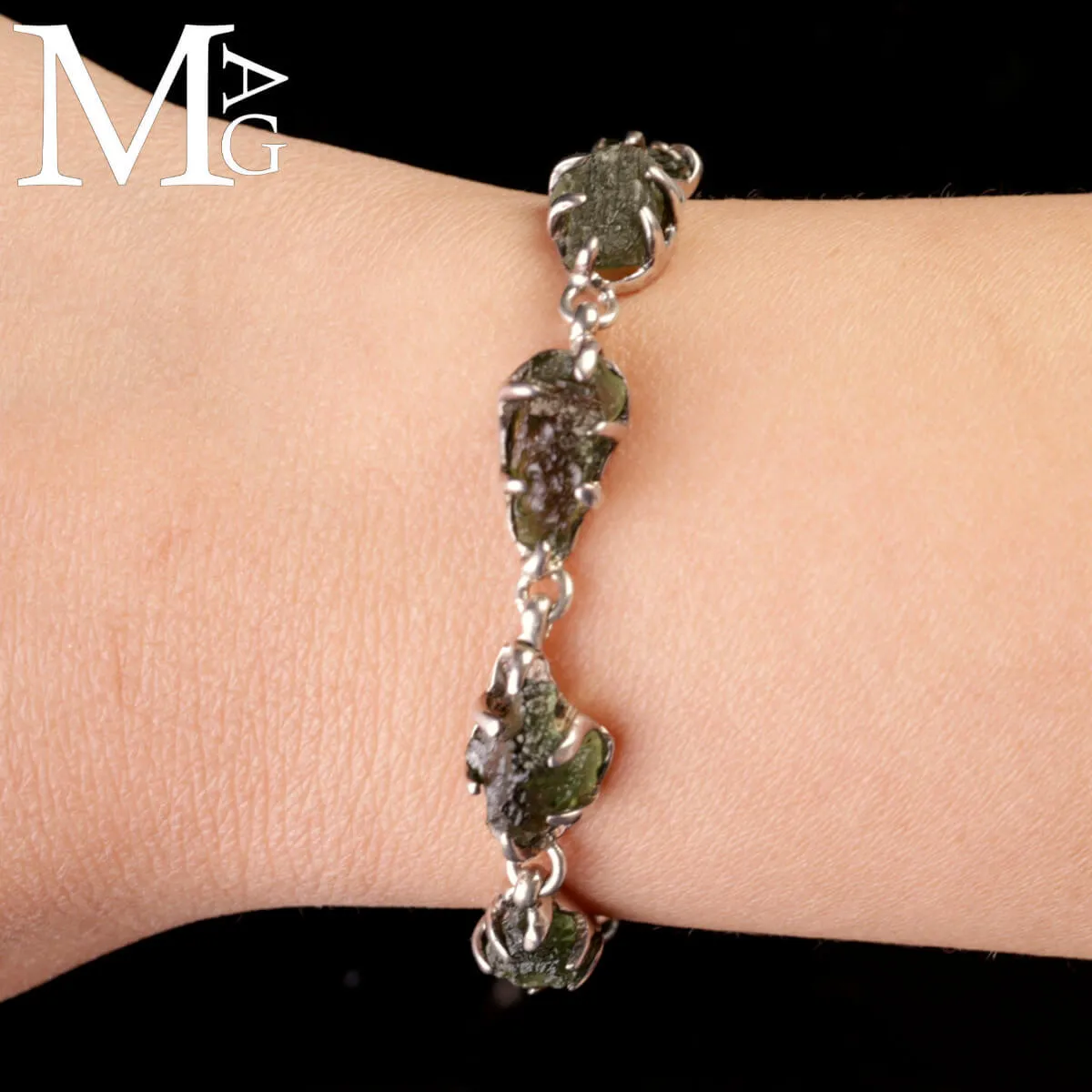 Bracciale in argento con Moldavite Naturale – Energia dallo Spazio