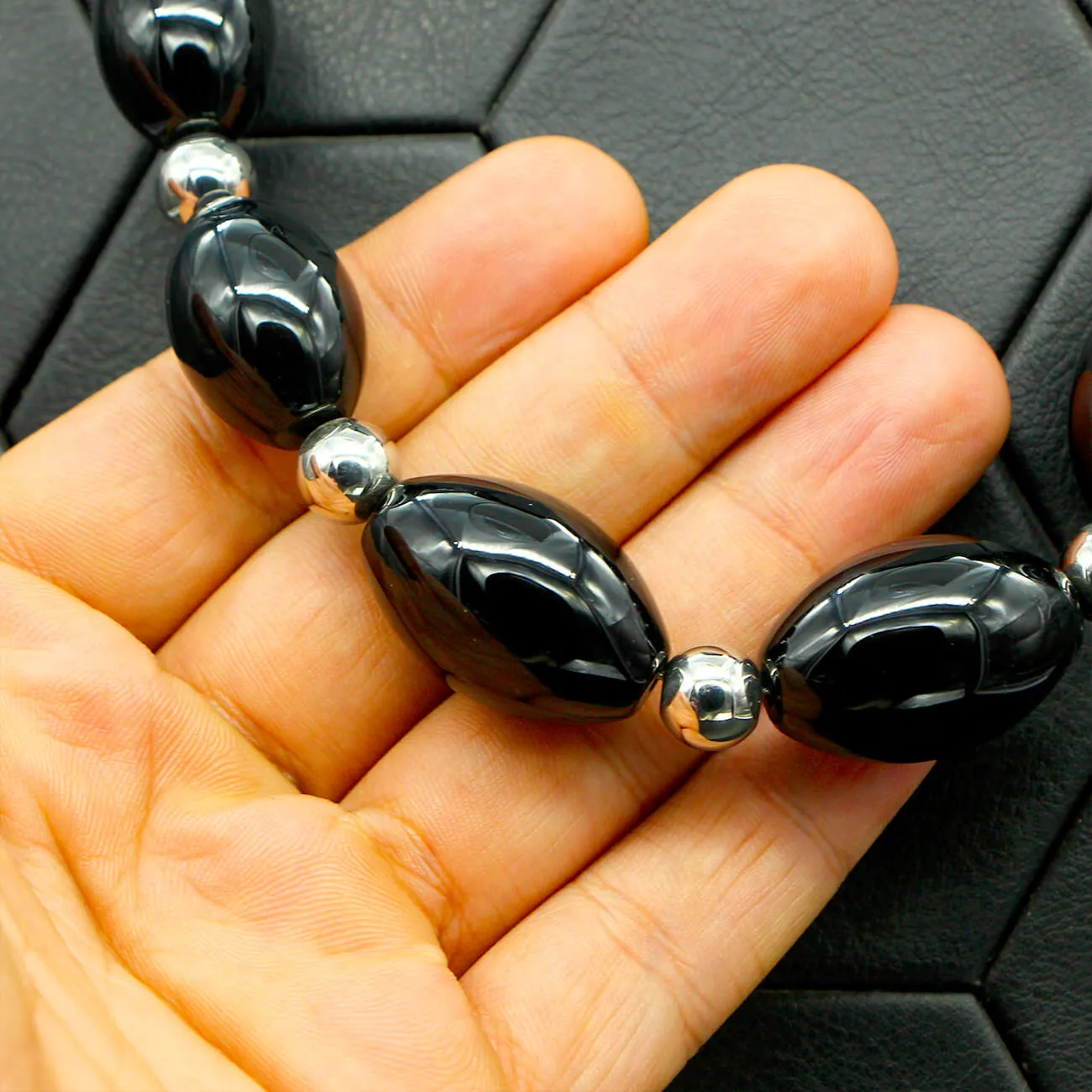 Collana in Onice Nero Messicano e Sfere in Acciaio
