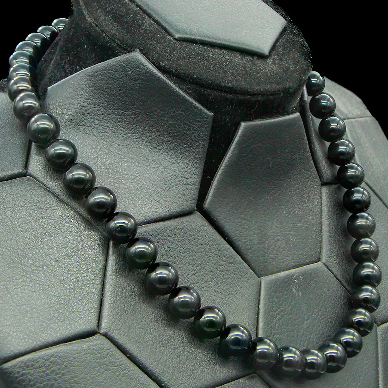 Collana con perle di onice nero da 10 mm.