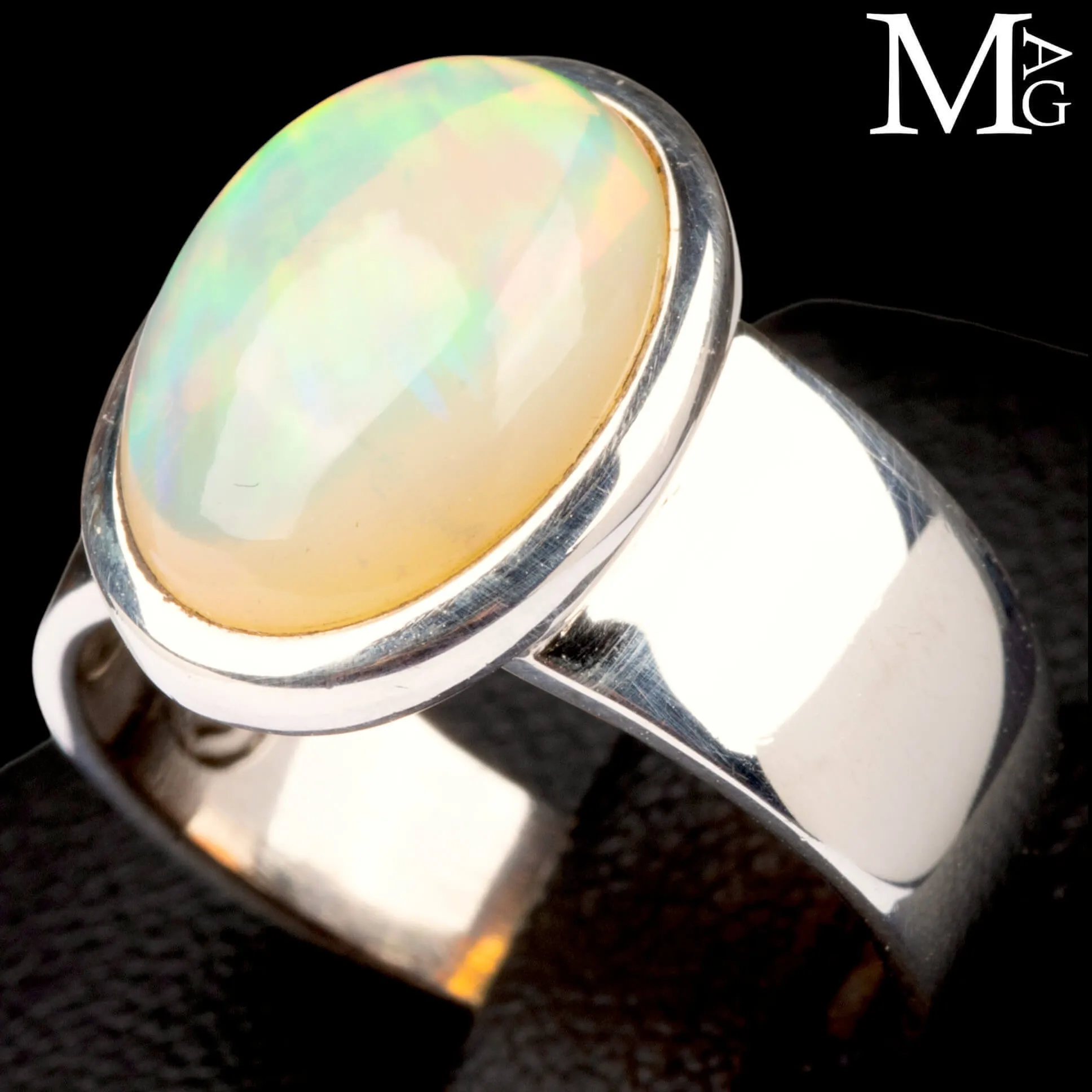 Anello con opale etiope di Welo