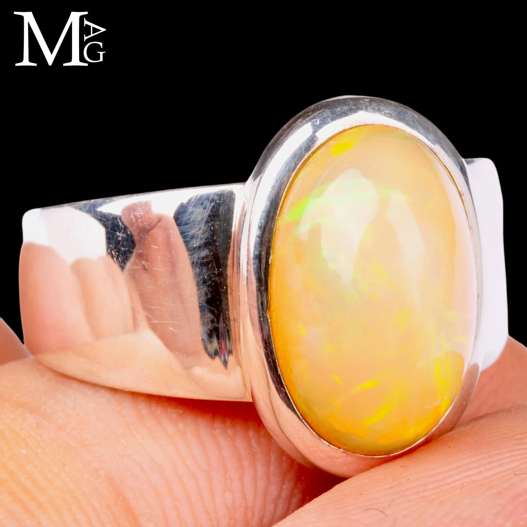 Anello con opale etiope di Welo
