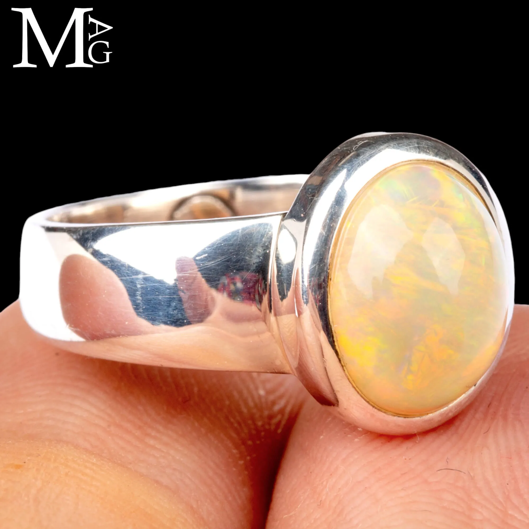 Anello con opale etiope di Welo